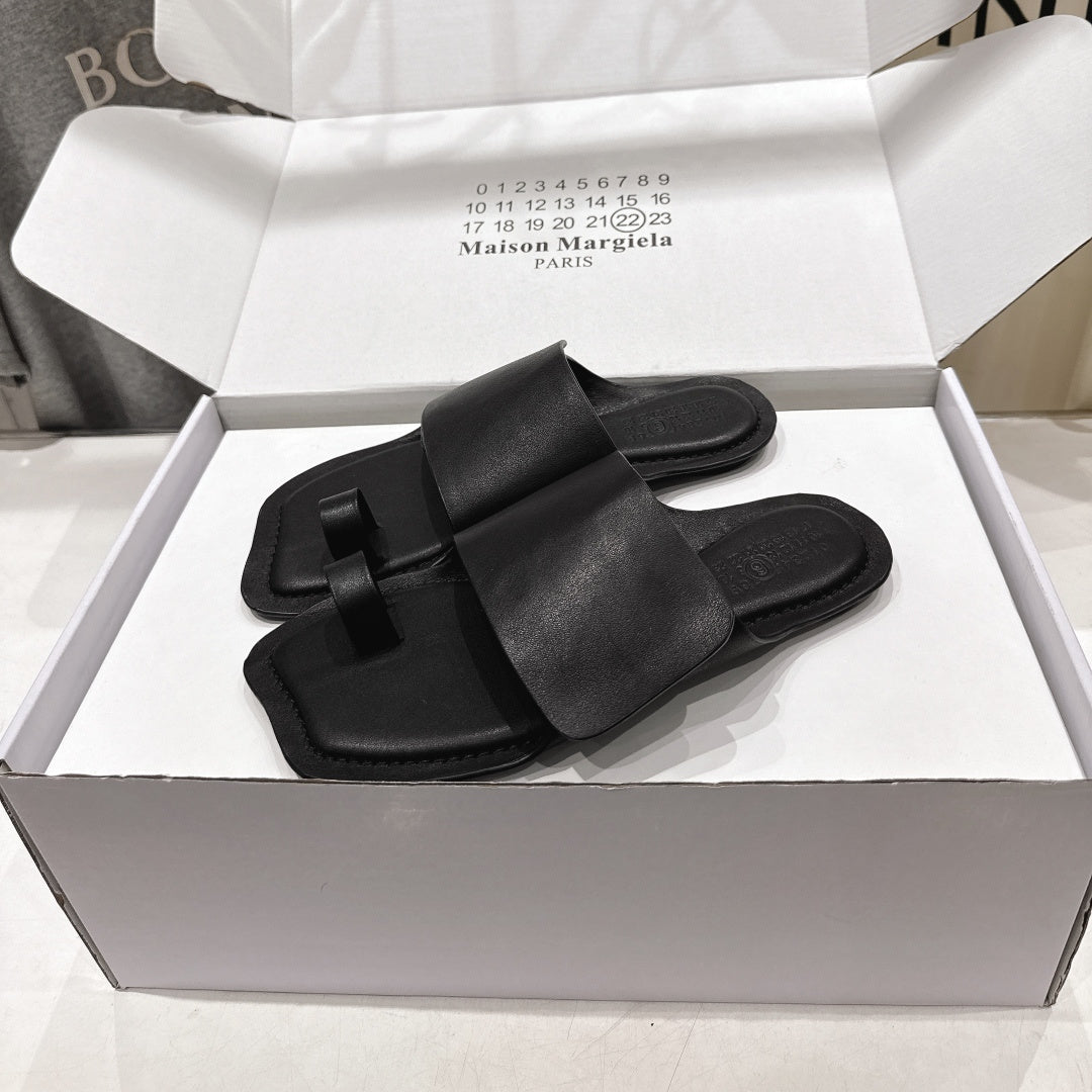 MM6 Flat Flip-Flops Black Cowhide 896509