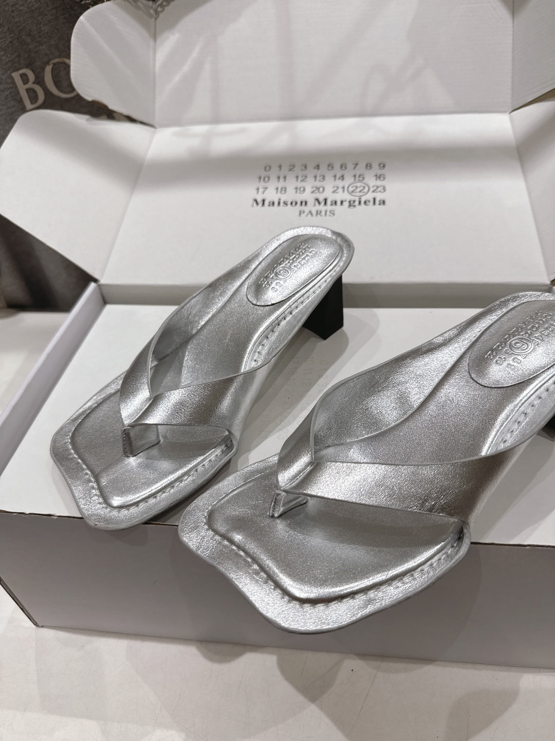 MM6 High-Heeled Flip-Flops Sliver Cowhide 896511