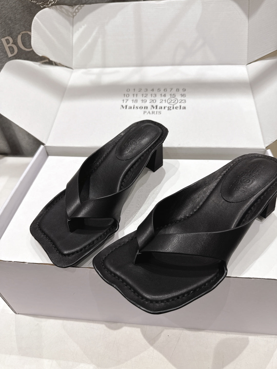MM6 High-Heeled Flip-Flops Black Cowhide 896512