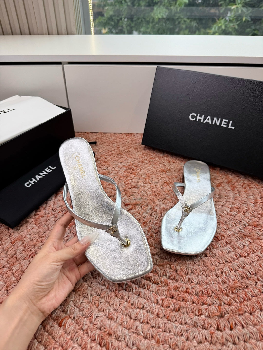 CC 26s Flip-Flops Sliver Lambskin 934852