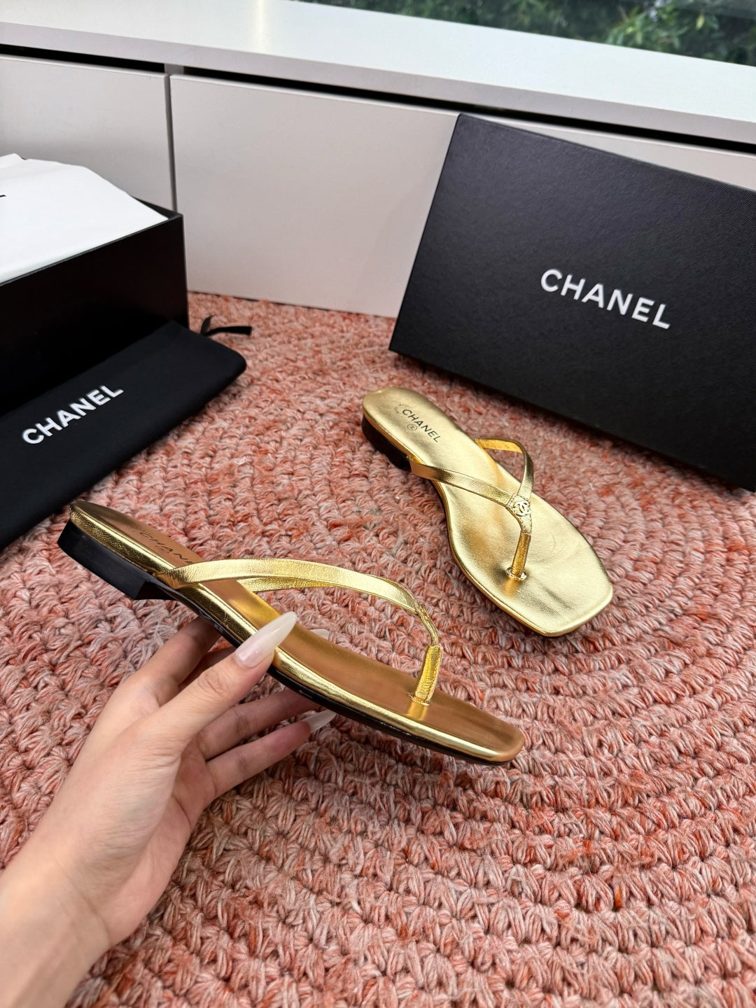 CC 26s Flip-Flops Gold Lambskin 934854