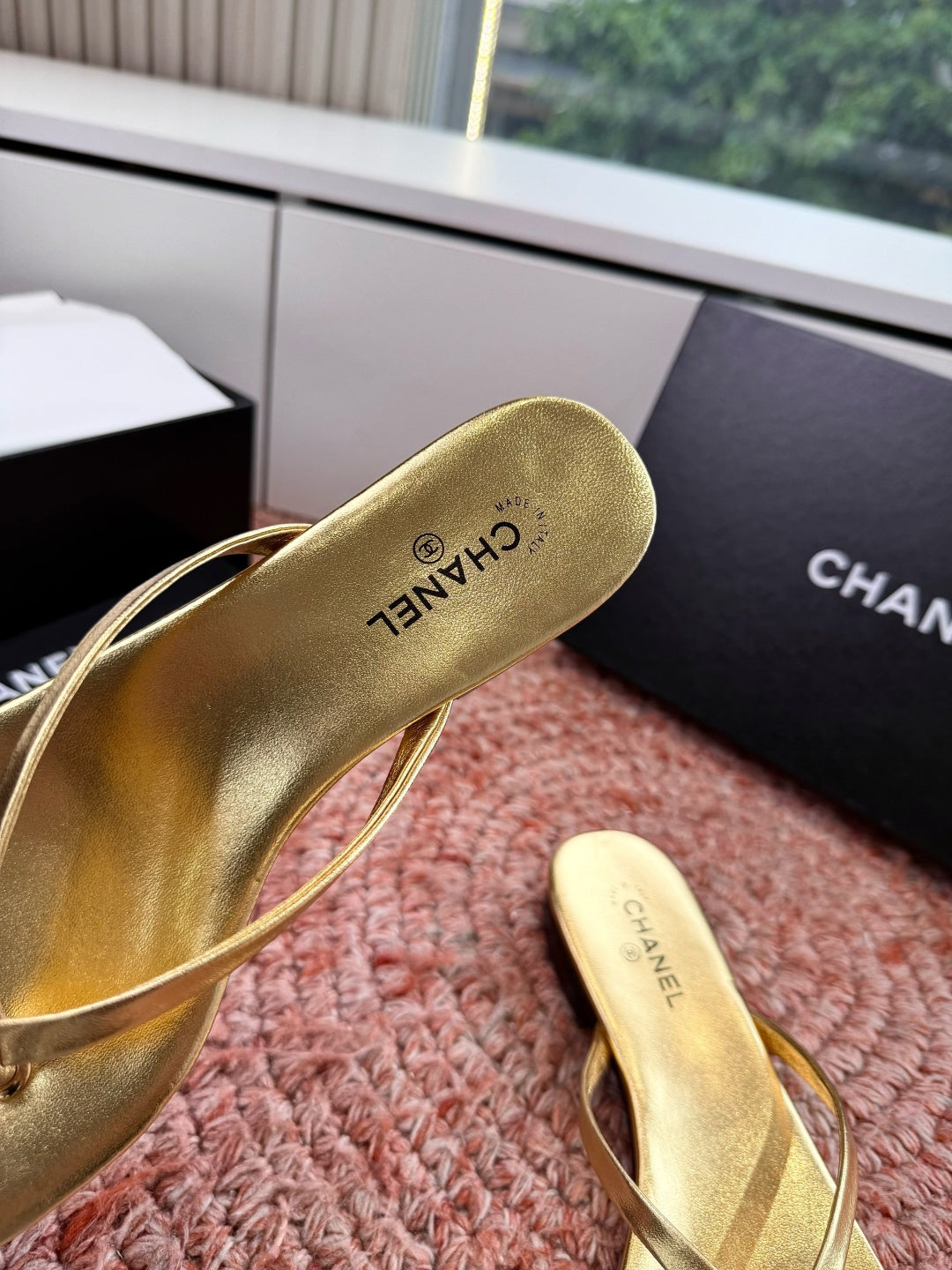 CC 26s Flip-Flops Gold Lambskin 934854