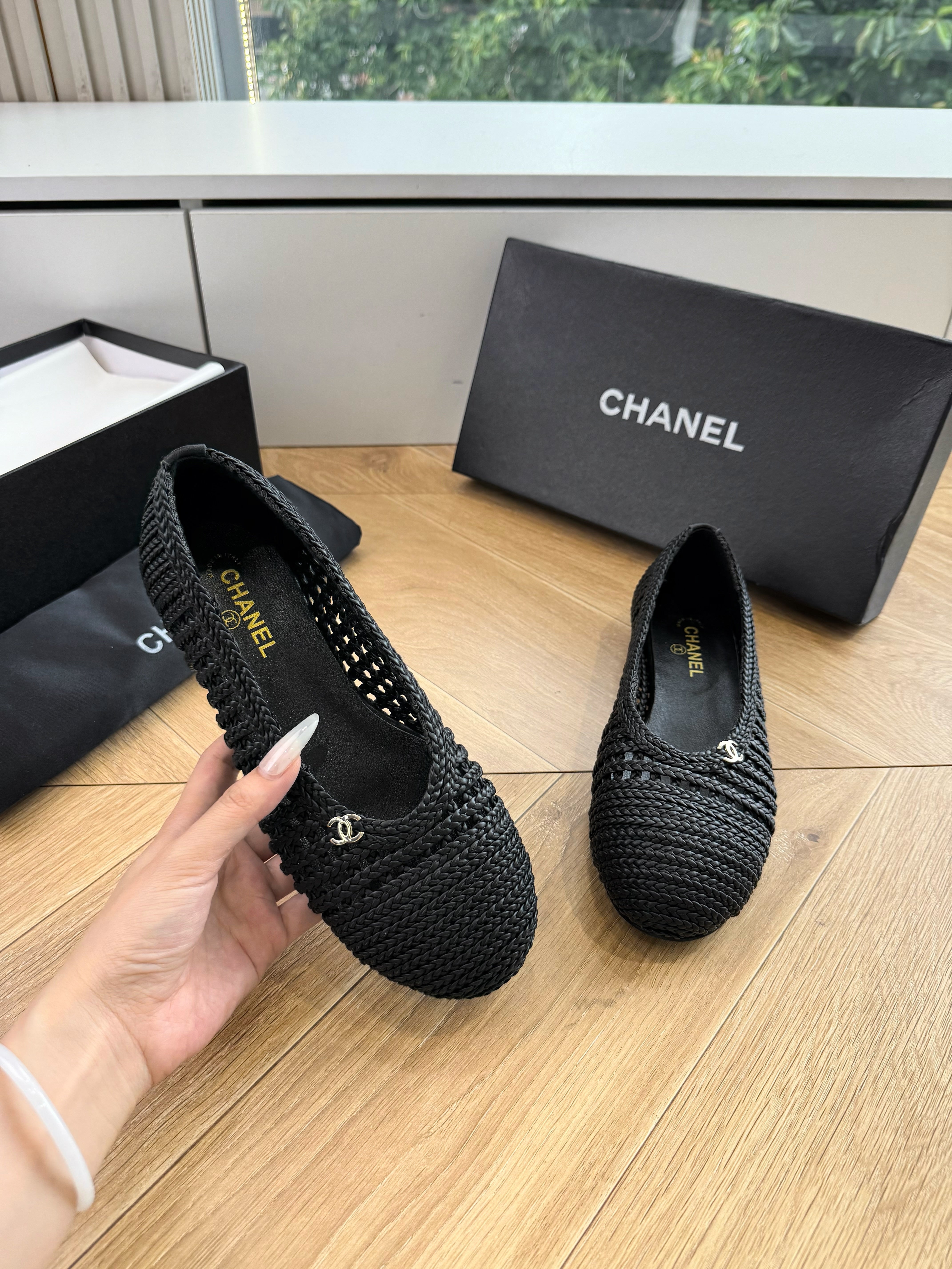 CC 26s Ballerina Flats Black Woven Leather 916122