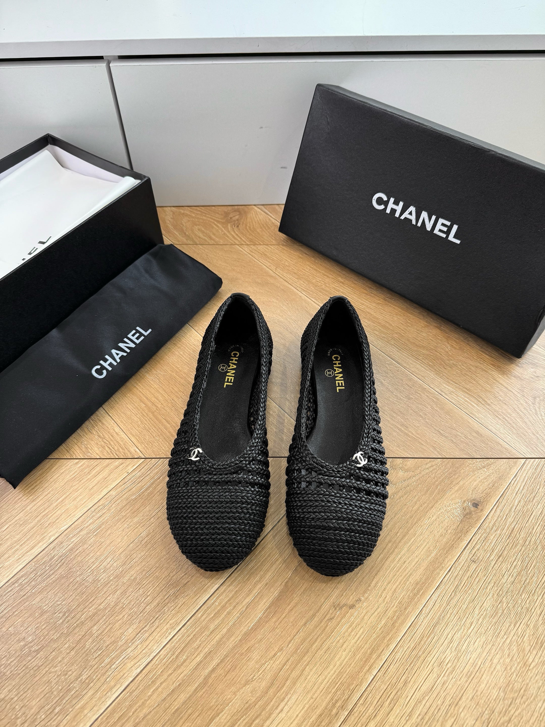CC 26s Ballerina Flats Black Woven Leather 916122