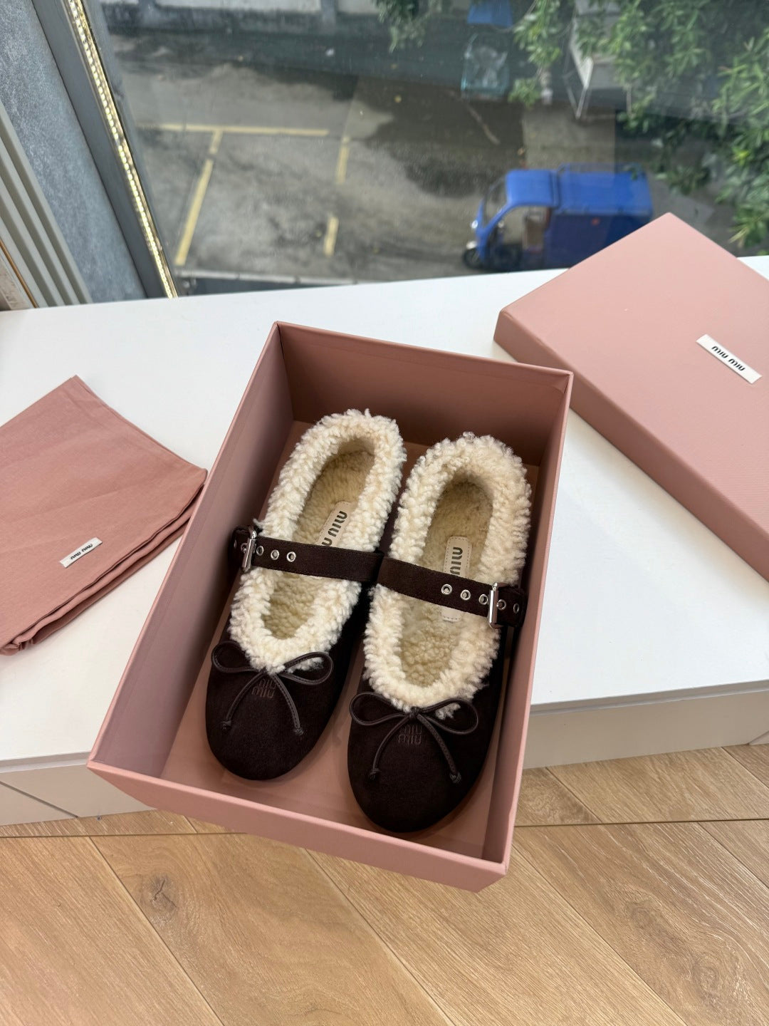 Miu 26s Ballerinas Dark Brown Suede Shearling 994177