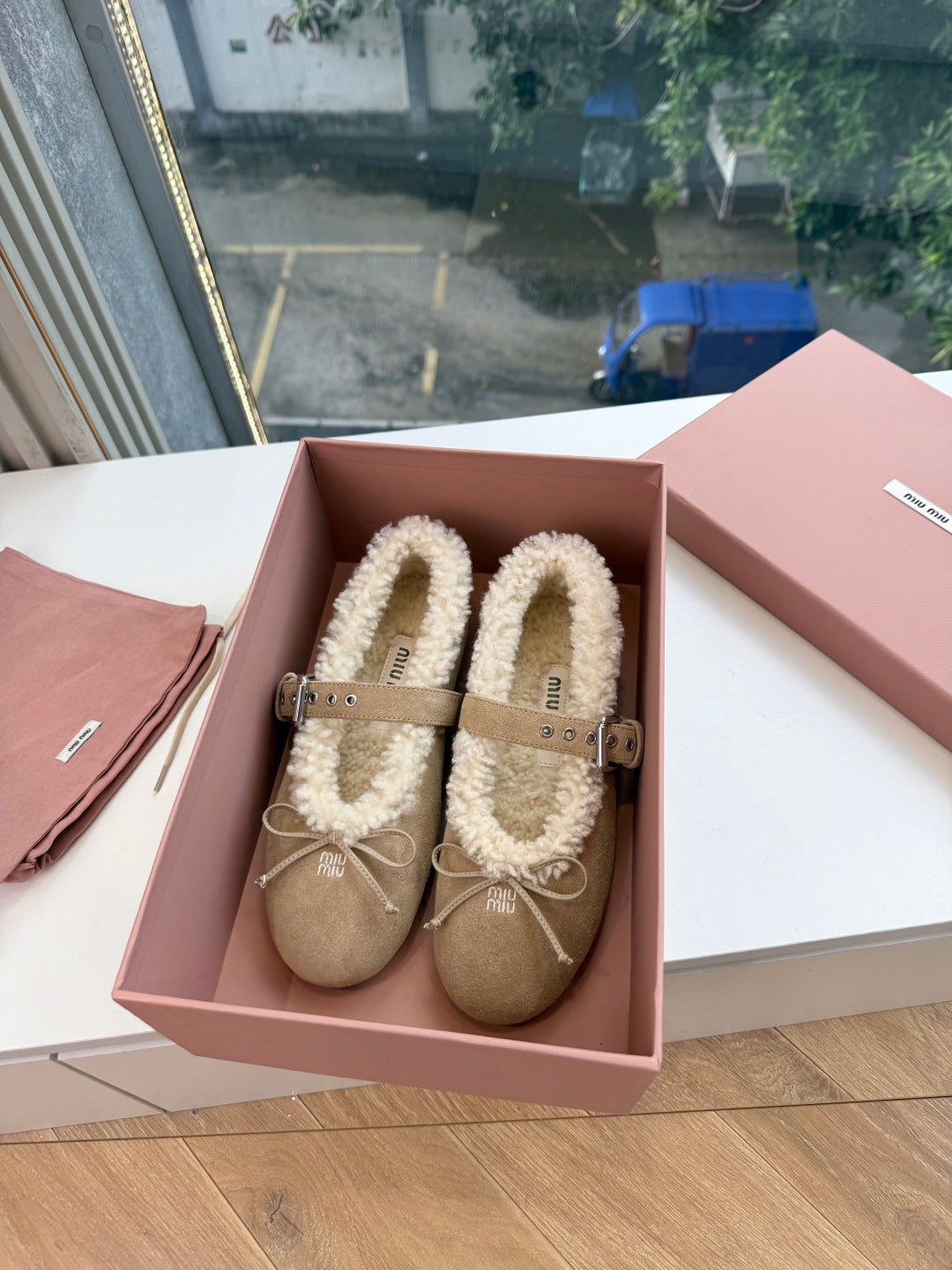 Miu 26s Ballerinas Dark Khaki Suede Shearling 994178