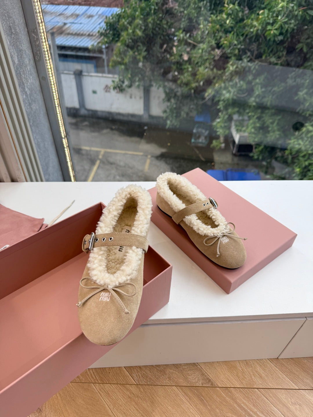 Miu 26s Ballerinas Dark Khaki Suede Shearling 994178