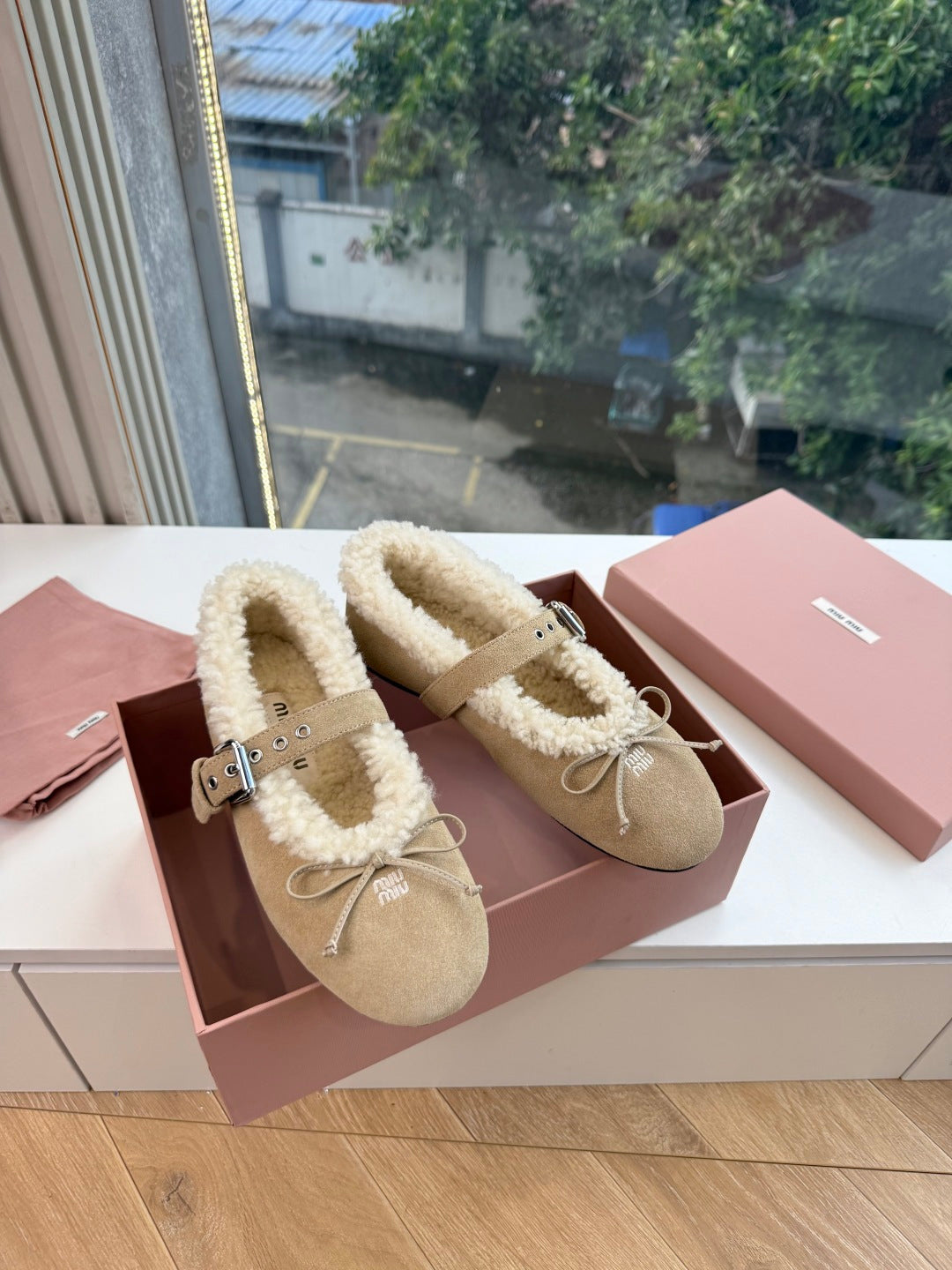 Miu 26s Ballerinas Dark Khaki Suede Shearling 994178