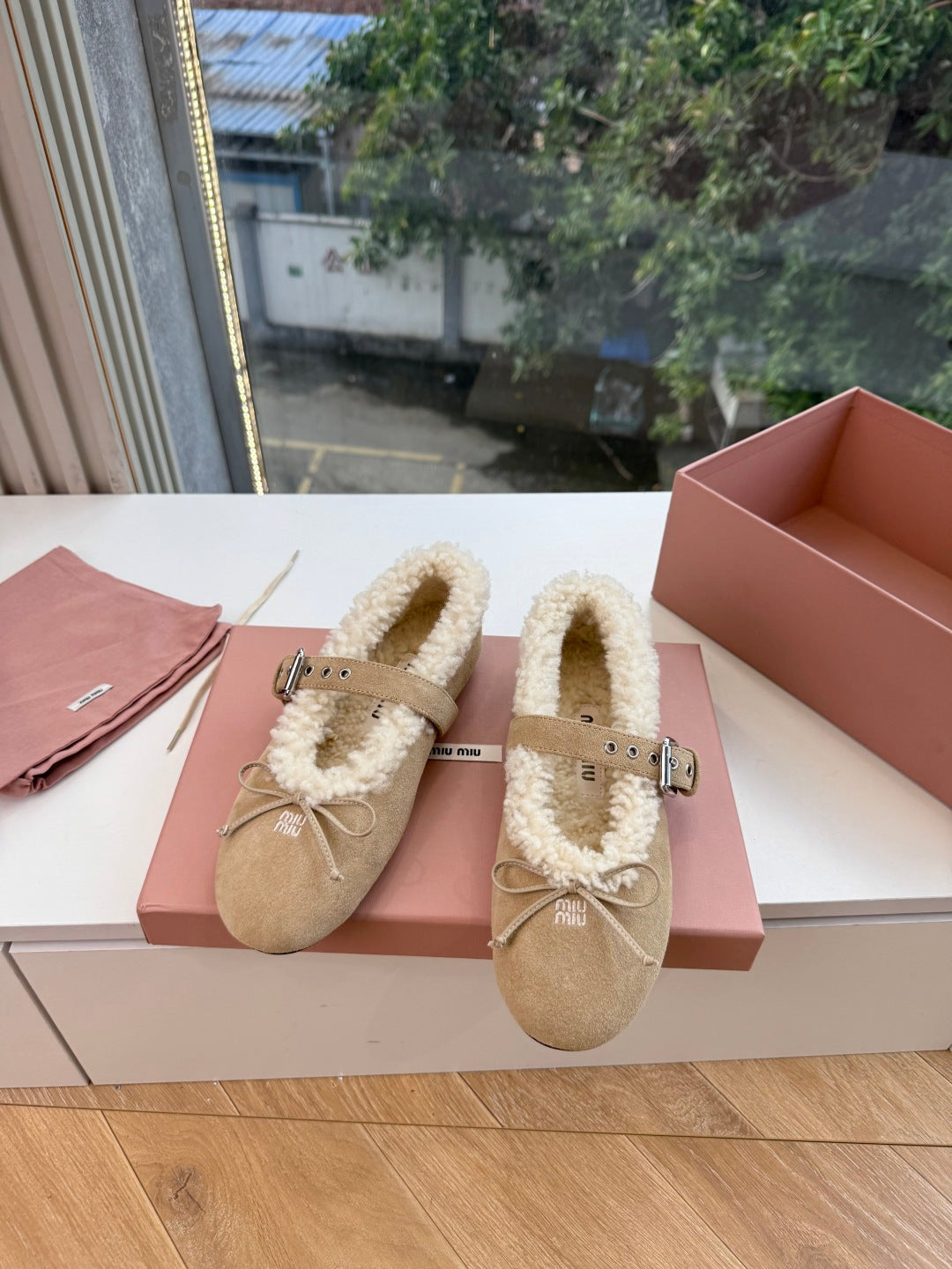 Miu 26s Ballerinas Dark Khaki Suede Shearling 994178