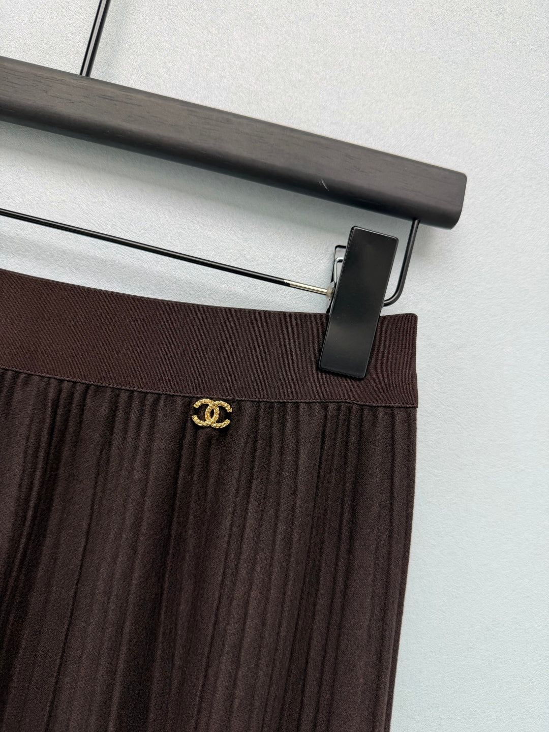 Chanel 26s Pleated Midi Skirt Brown Wool 436020
