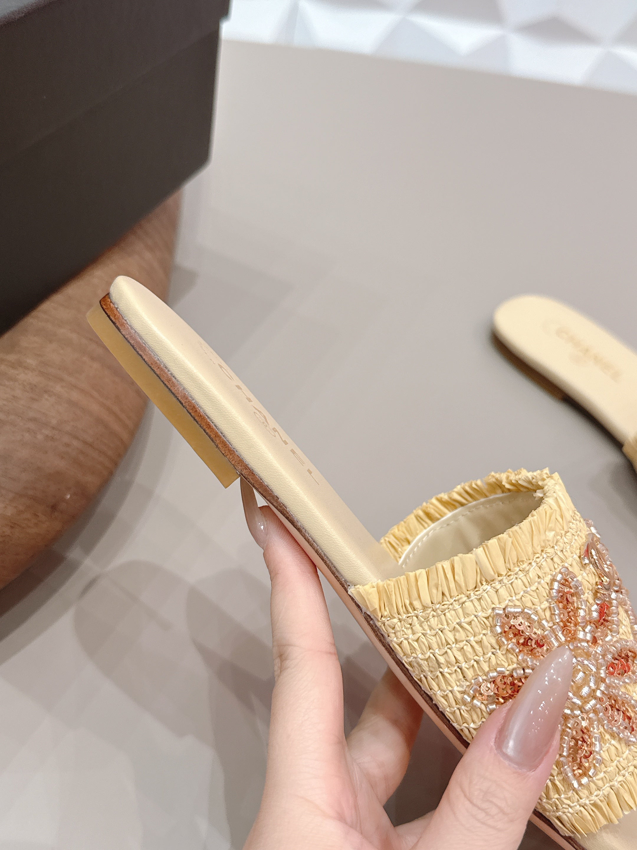CC 26s Flat Sandals Beige Straw Leather 613265