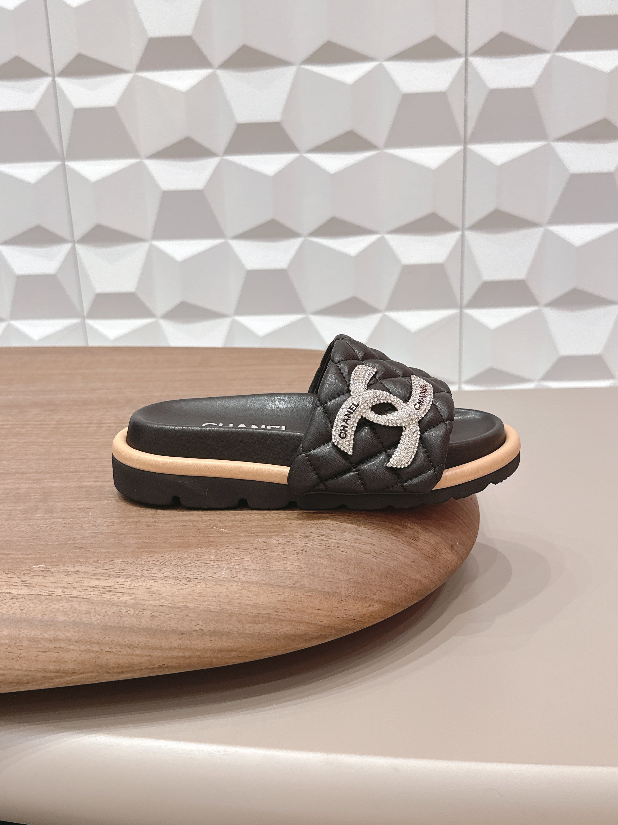 CC 26s Sandals Double C Buckle Black Quilted Leather 613266
