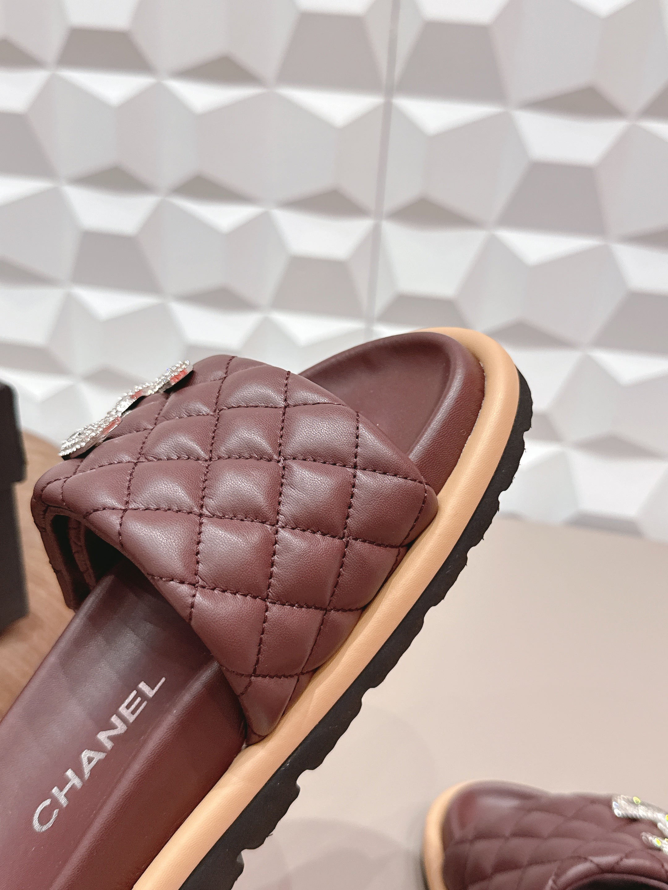 CC 26s Sandals Double C Buckle Burgundy Quilted Leather 613267