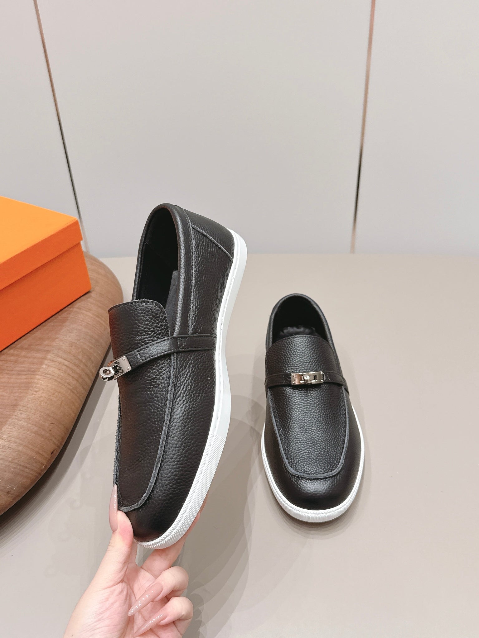 HM 26s Kelly Paris Loafers Black Calfskin Silver Hardware