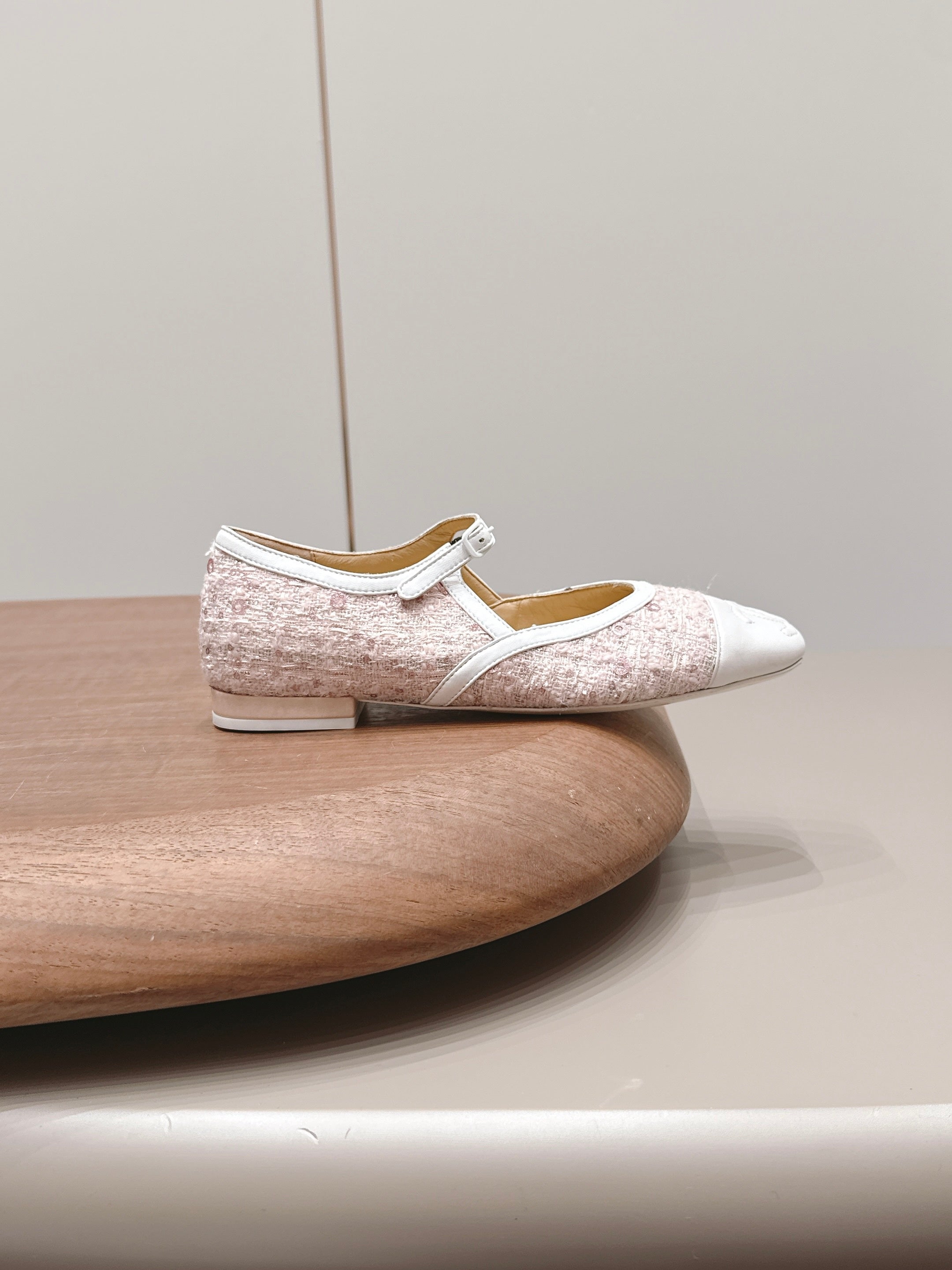 CC 26s Square-toe Ballet Flat White Orange Sheepskin 875988
