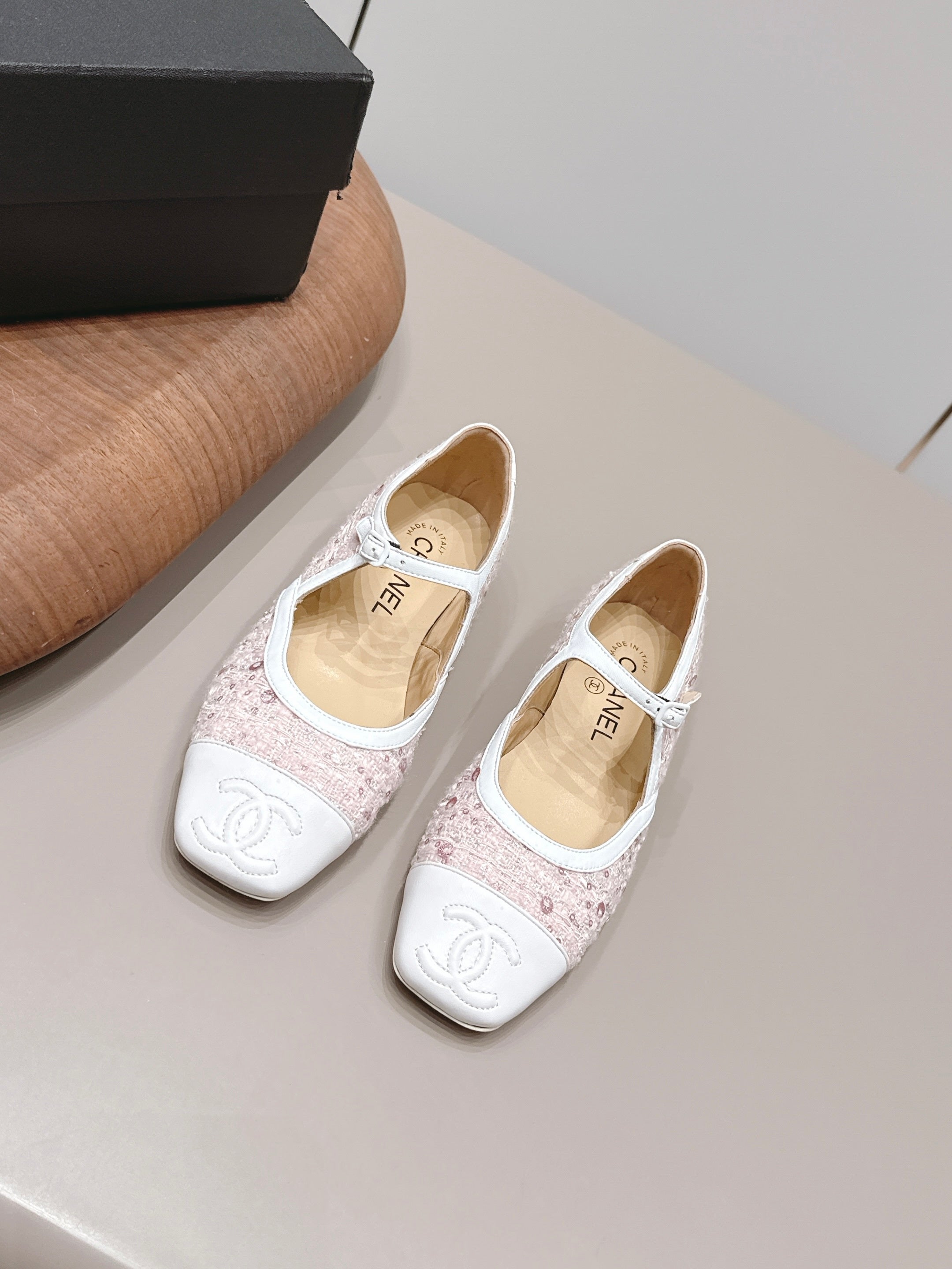 CC 26s Square-toe Ballet Flat White Orange Sheepskin 875988