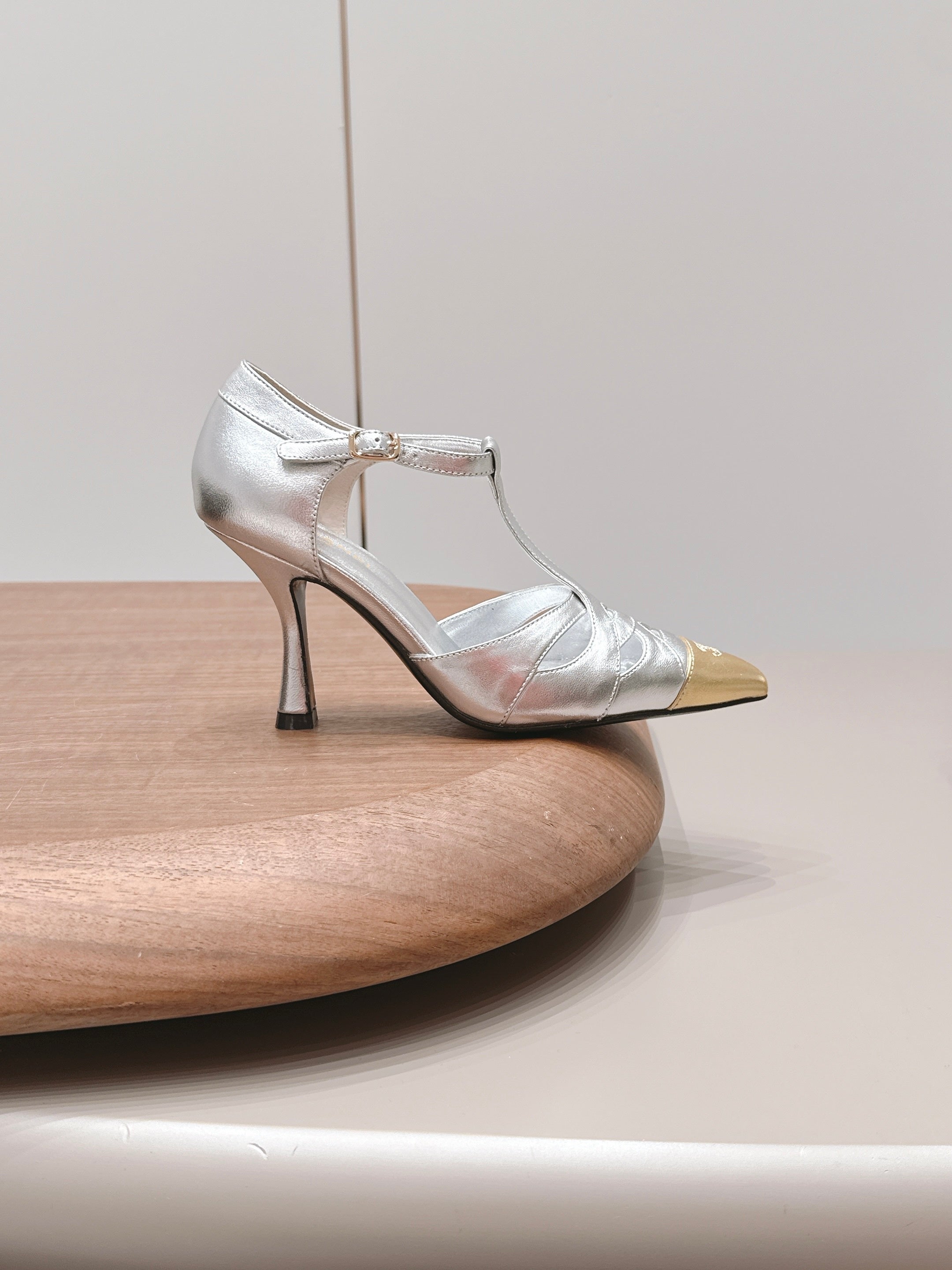 CC 26s Pointed-toe Slingback 9.5cm Sliver Gold Sheepskin 876259