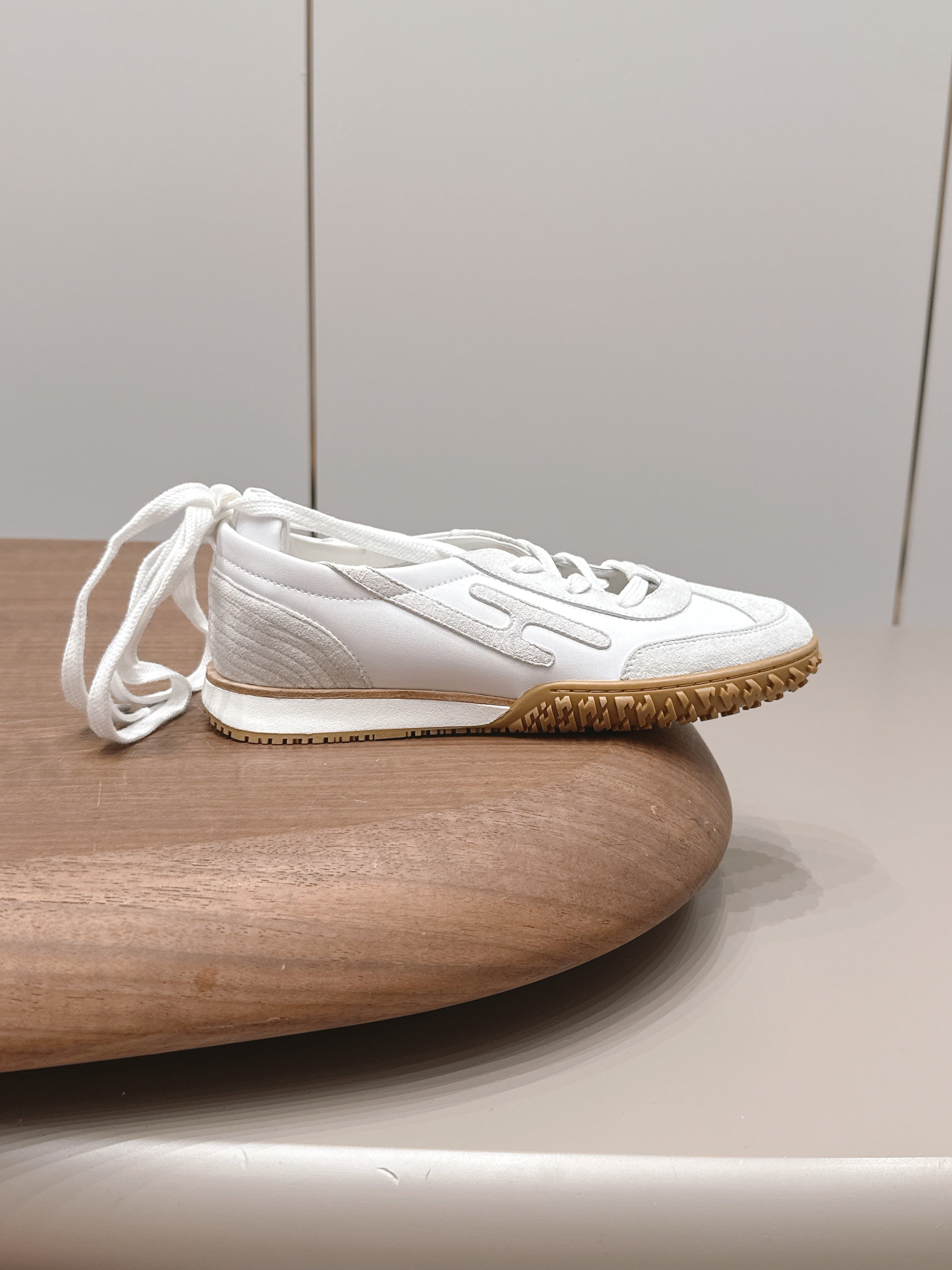 HM 26s Mascot Sneakers White Suede Lambskin 905304