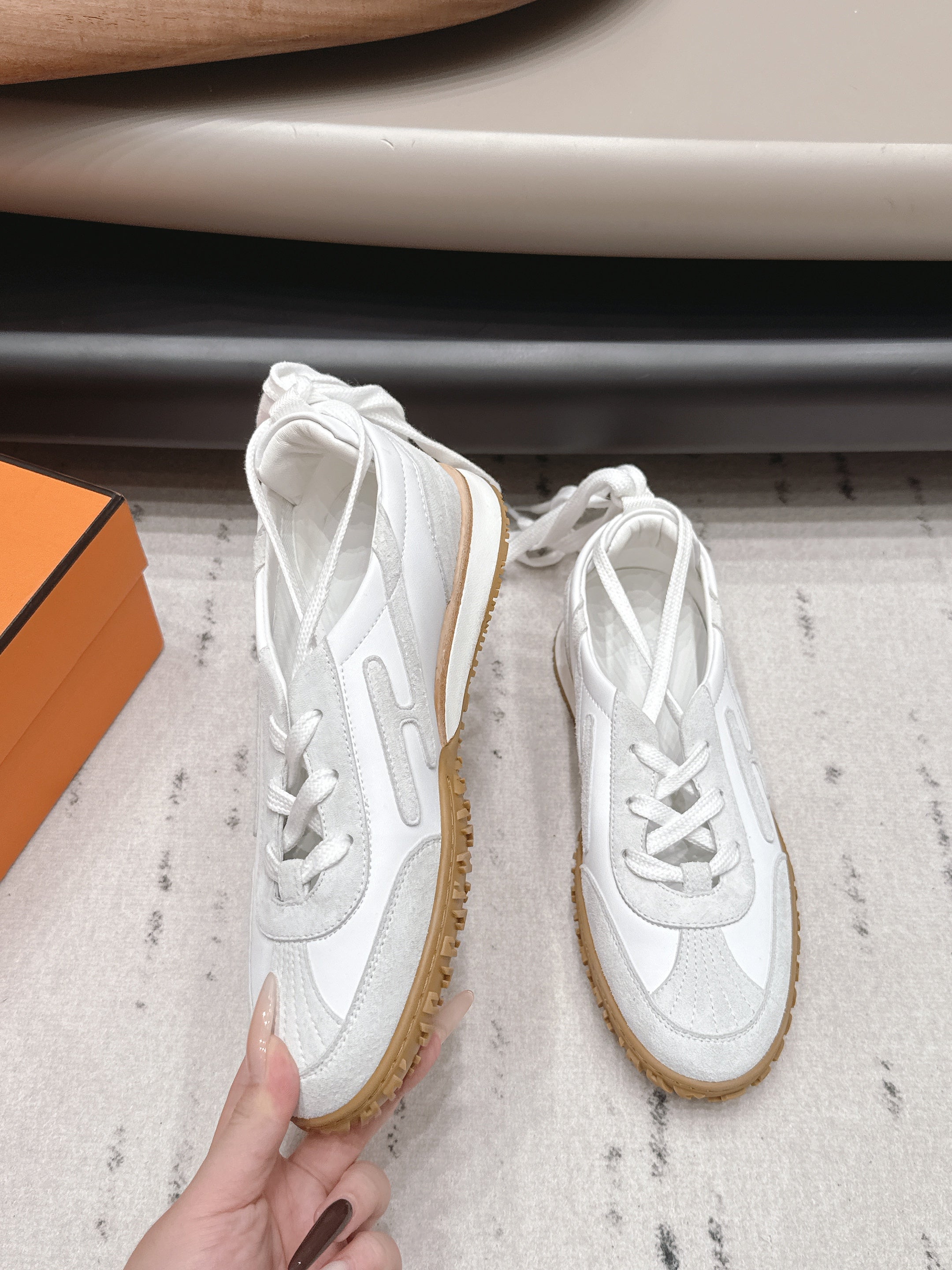 HM 26s Mascot Sneakers White Suede Lambskin 905304
