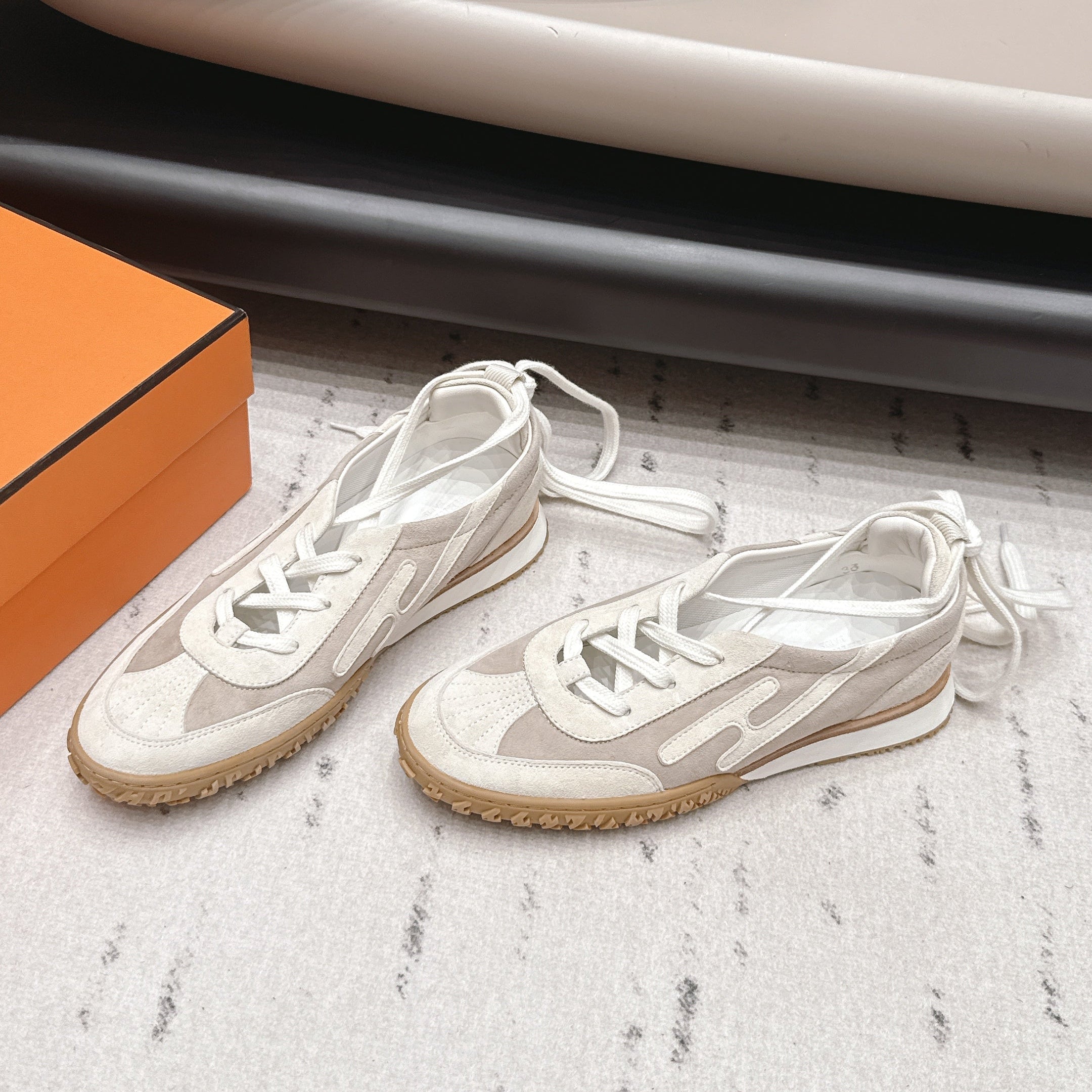 HM 26s Mascot Sneakers White Grey Suede Lambskin 905303