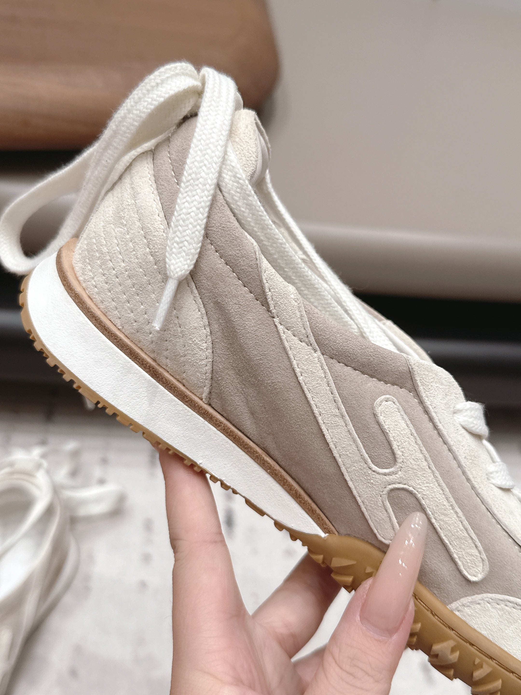 HM 26s Mascot Sneakers White Grey Suede Lambskin 905303
