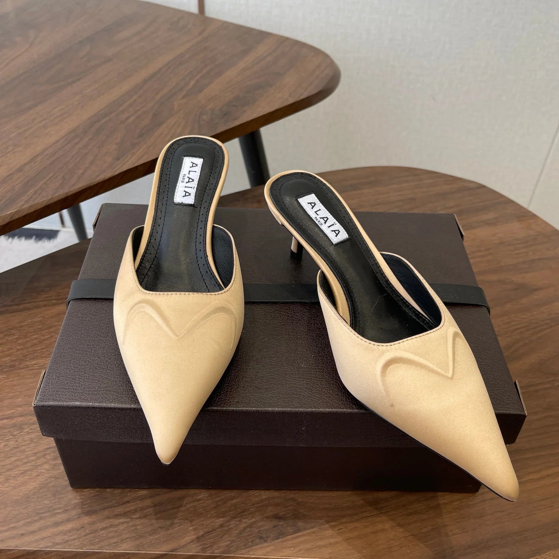 Alaia 26 Pointed-toe Mules 50 Beige Sheepskin 624907