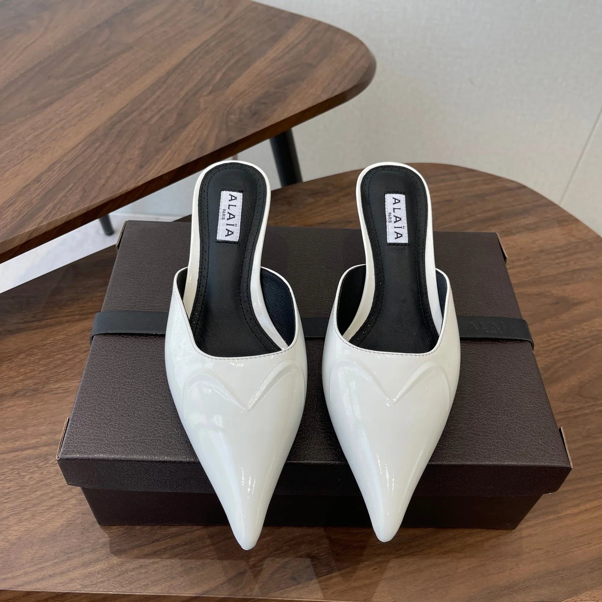 Alaia 26 Pointed-toe Mules 50 White Patent Leather 624908