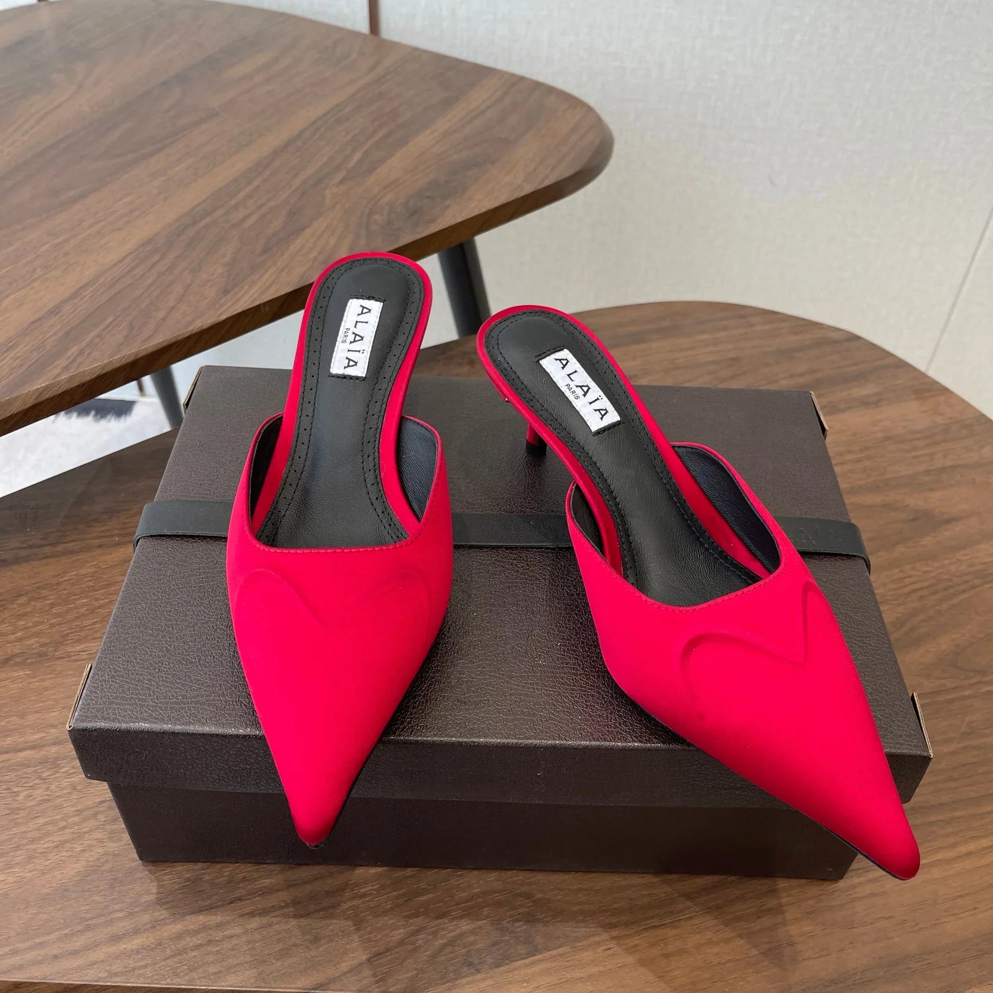 Alaia 26 Pointed-toe Mules 50 Red Sheepskin 624910
