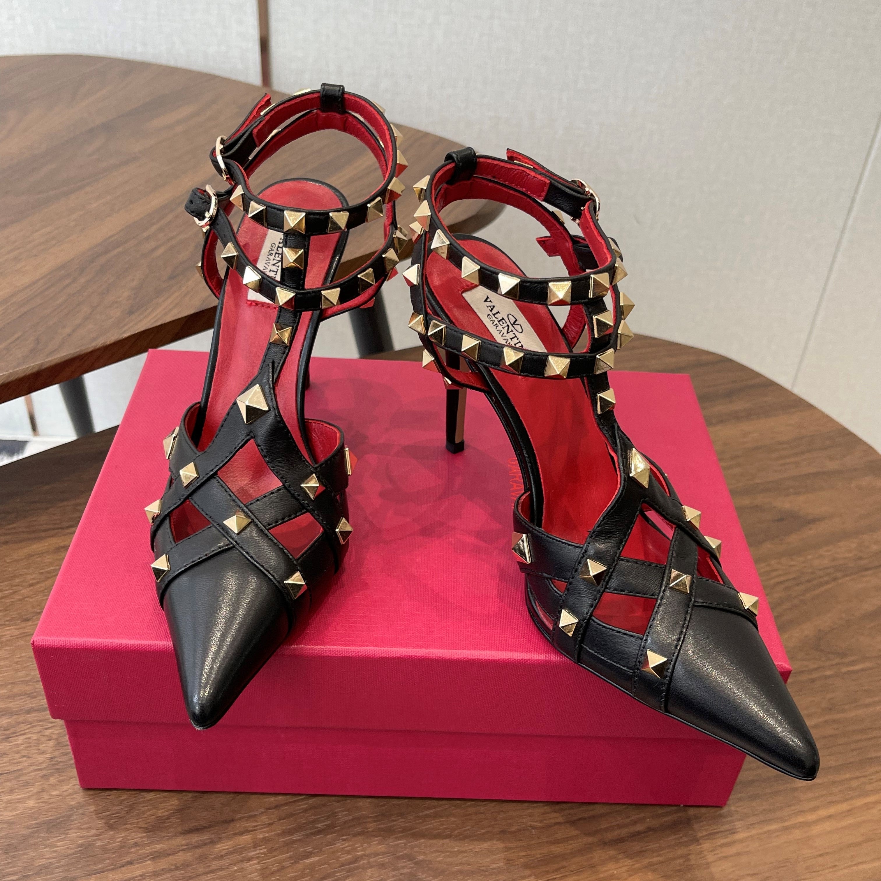 VT Studdy Pumps 95mm Black Red Leather 624357