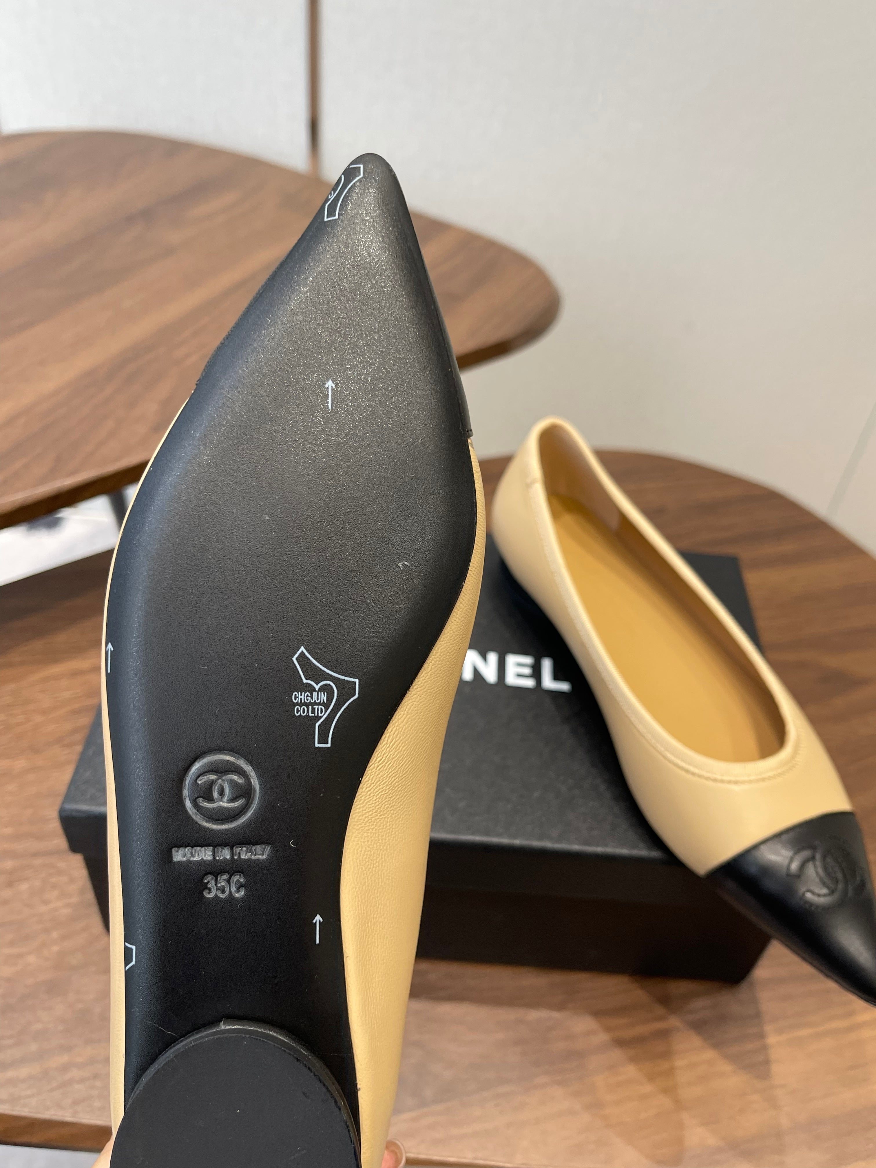 CC 26s Ballet Flats Beige Black Lambskin