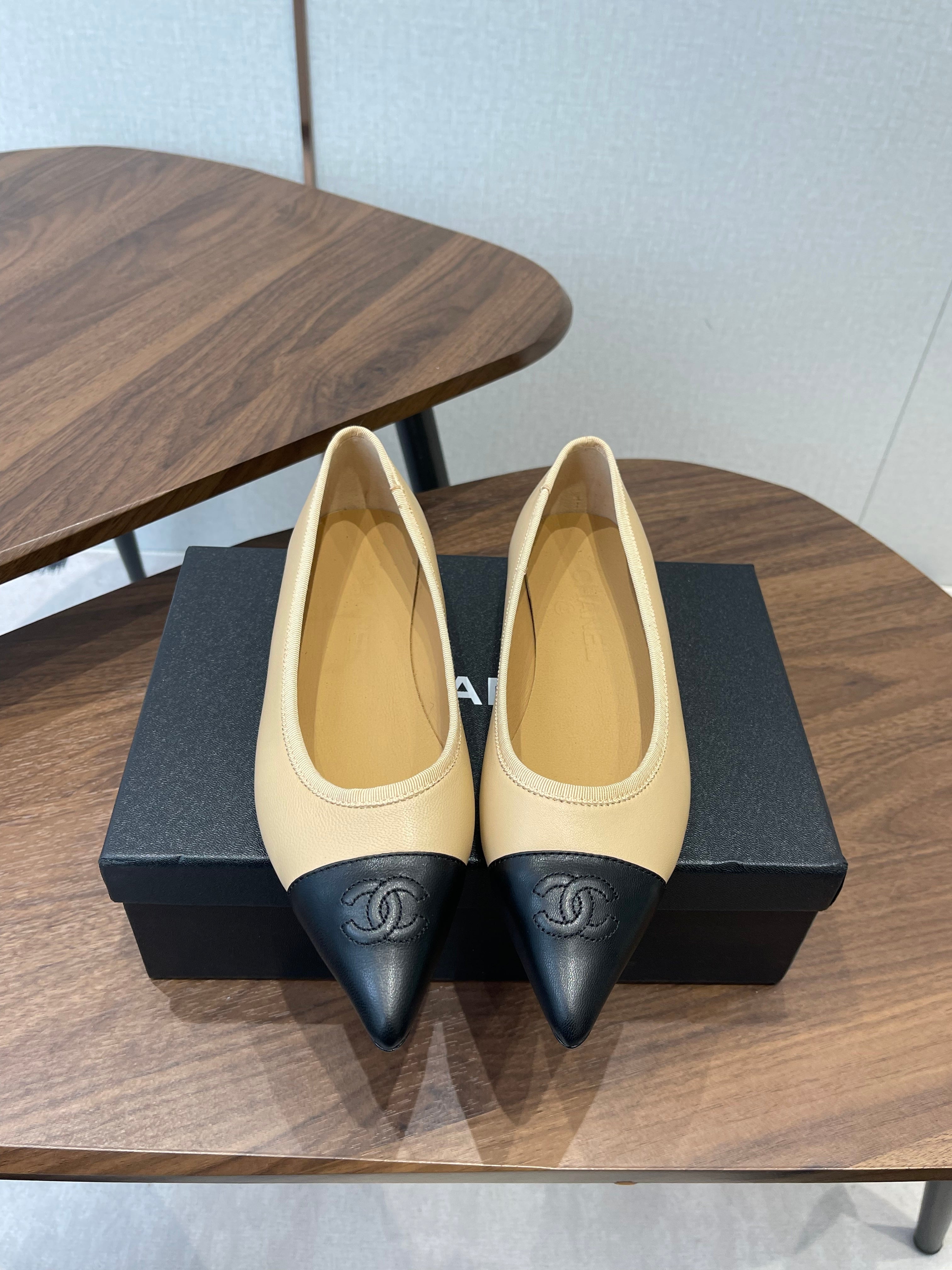 CC 26s Ballet Flats Beige Black Lambskin 624240