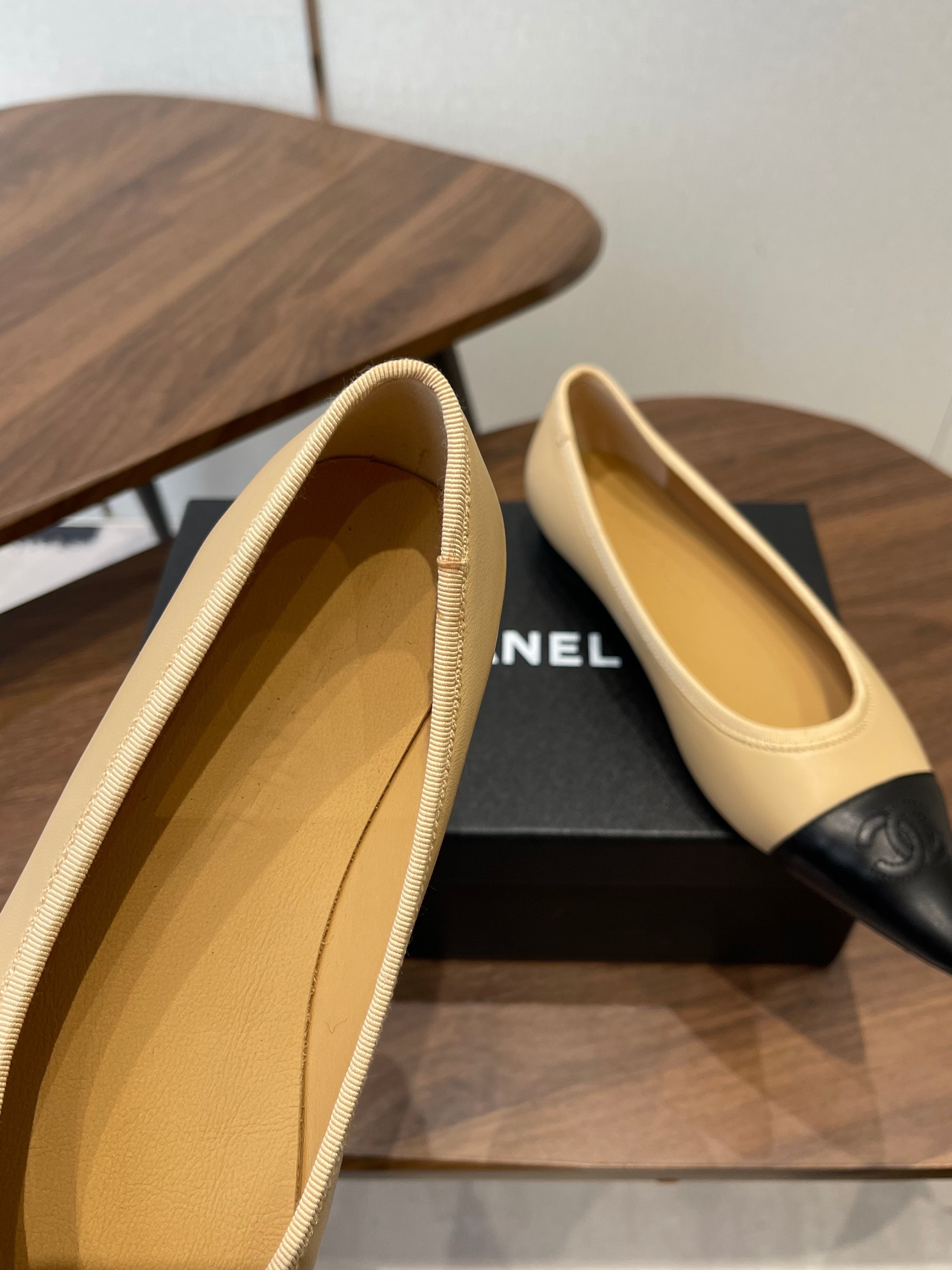 CC 26s Ballet Flats Beige Black Lambskin