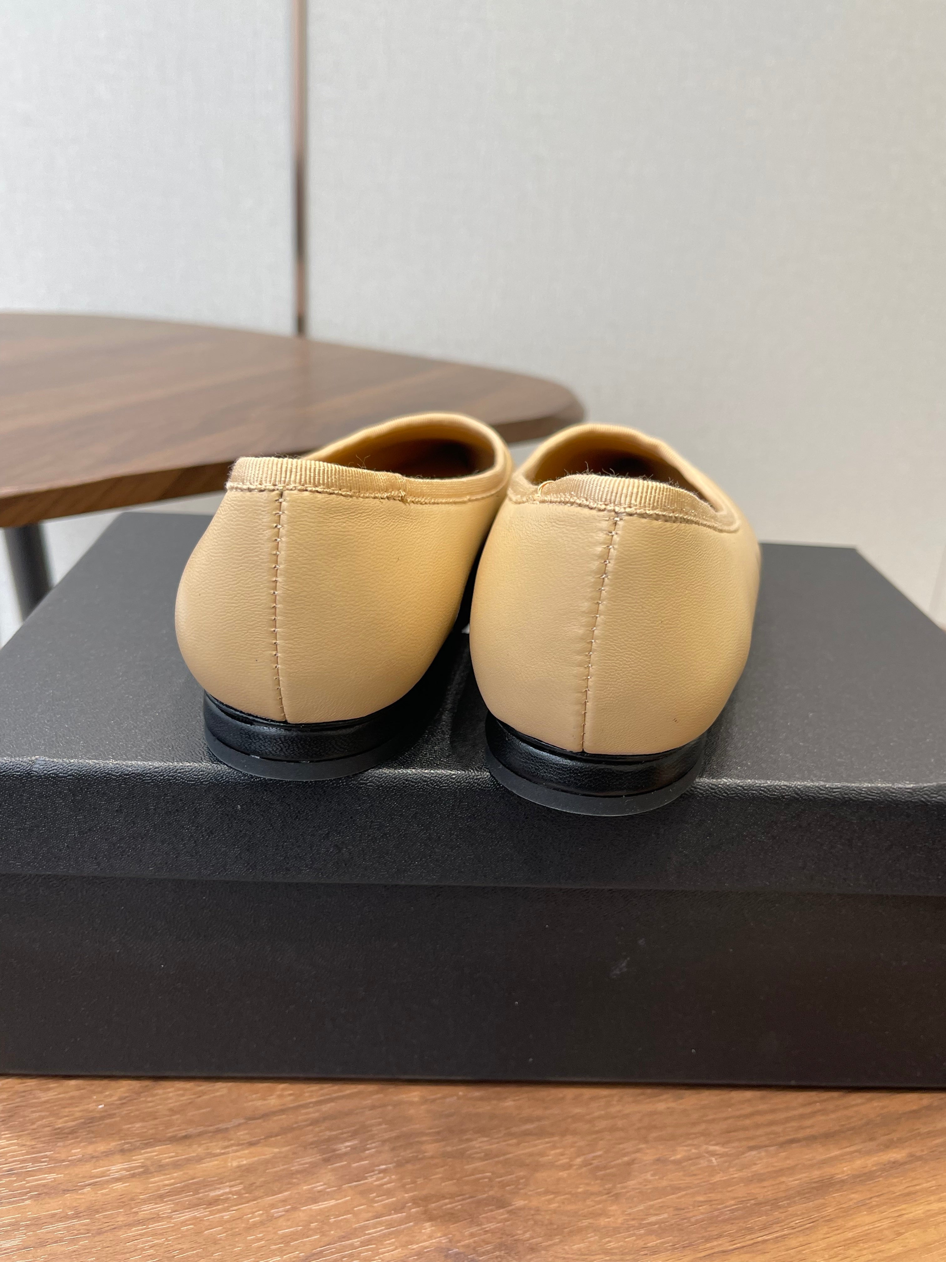 CC 26s Ballet Flats Beige Black Lambskin