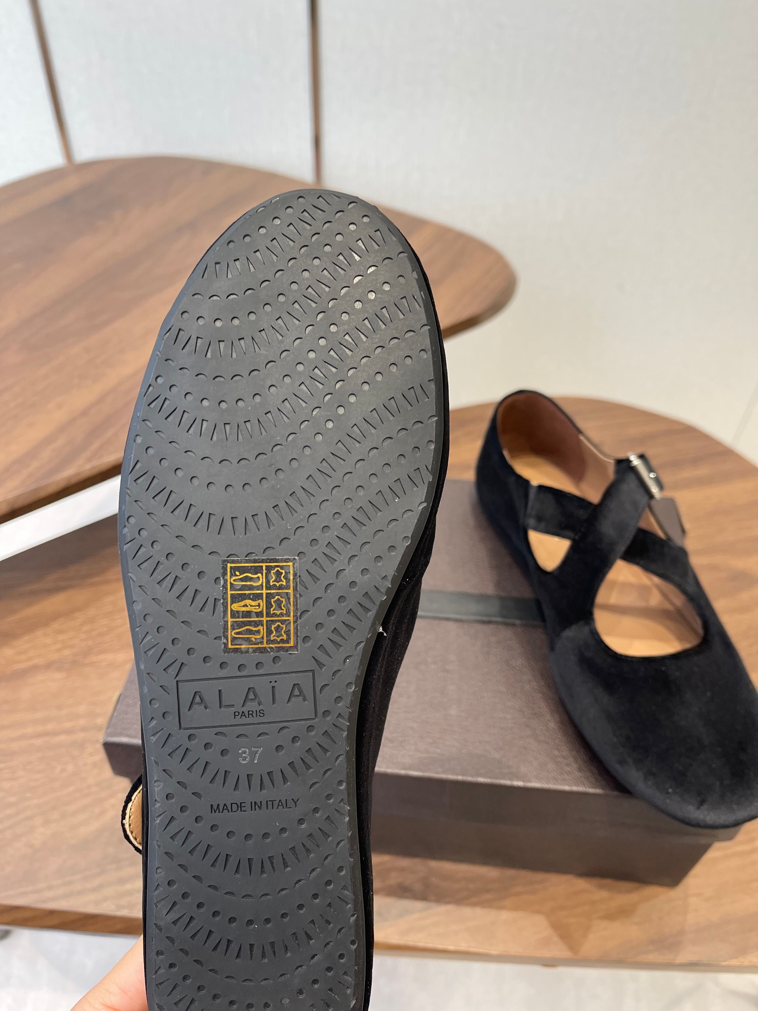 Alaïa Criss Cross Ballet Flat Black Velvet 633856