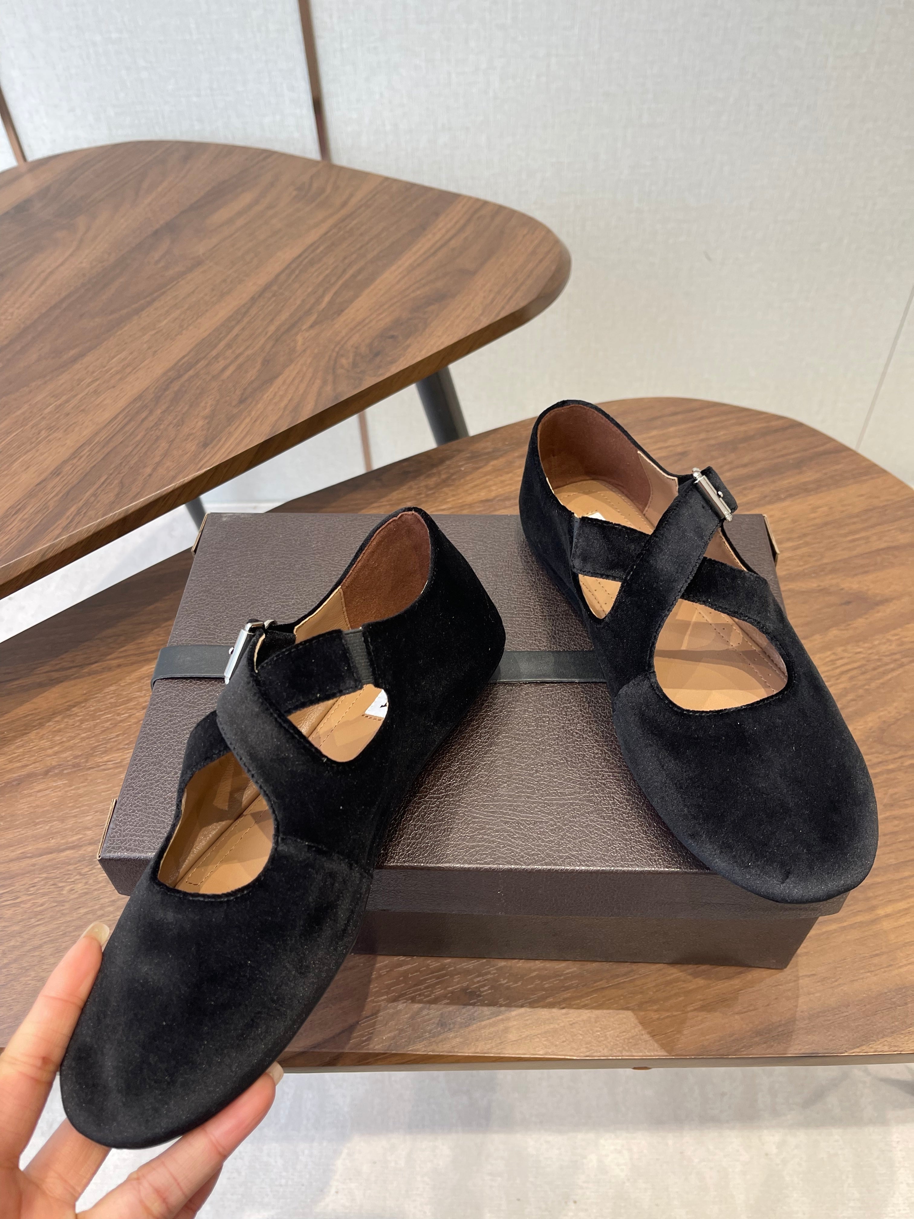 Alaïa Criss Cross Ballet Flat Black Velvet 633856