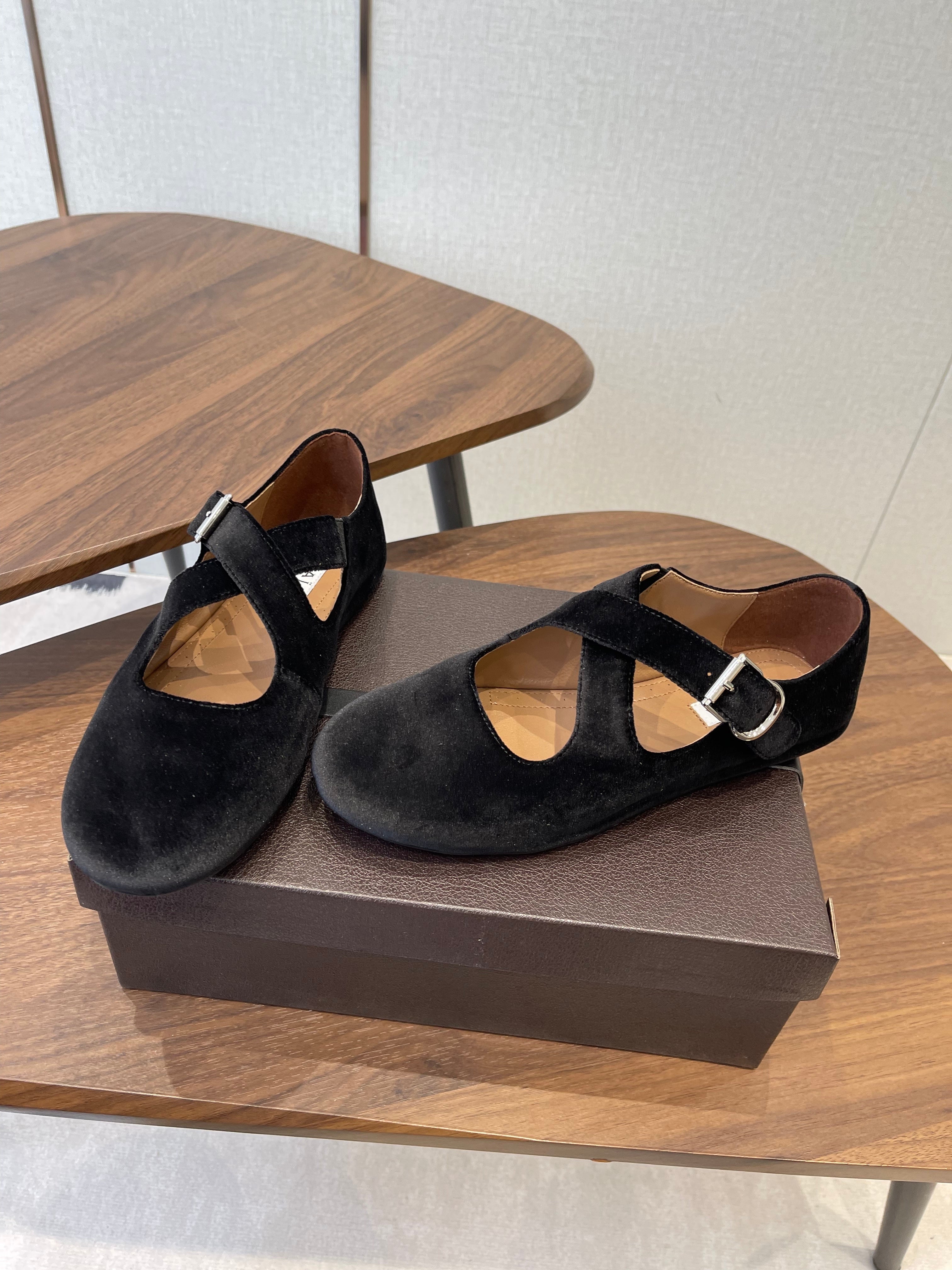 Alaïa Criss Cross Ballet Flat Black Velvet 633856