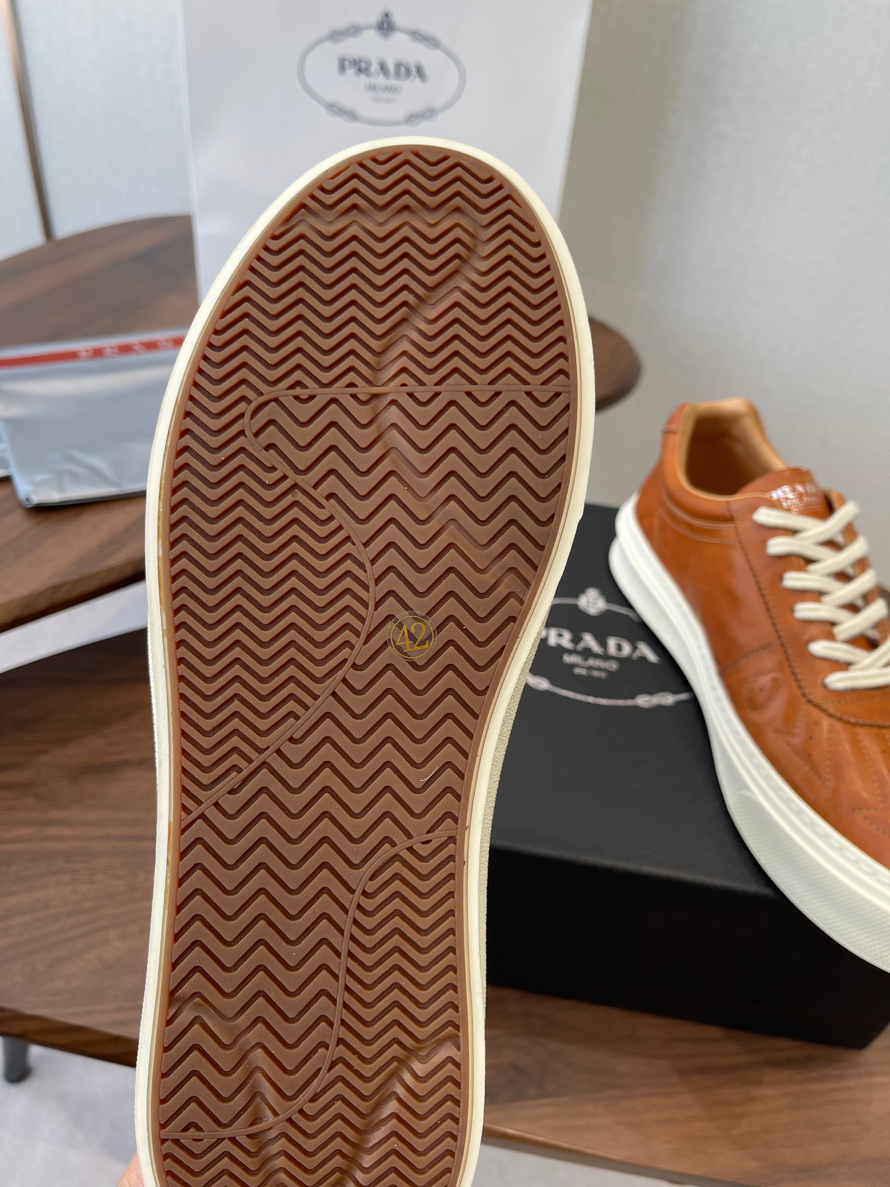 Prada 26s Sneaker Brown Stitched Pattern Leather 727640