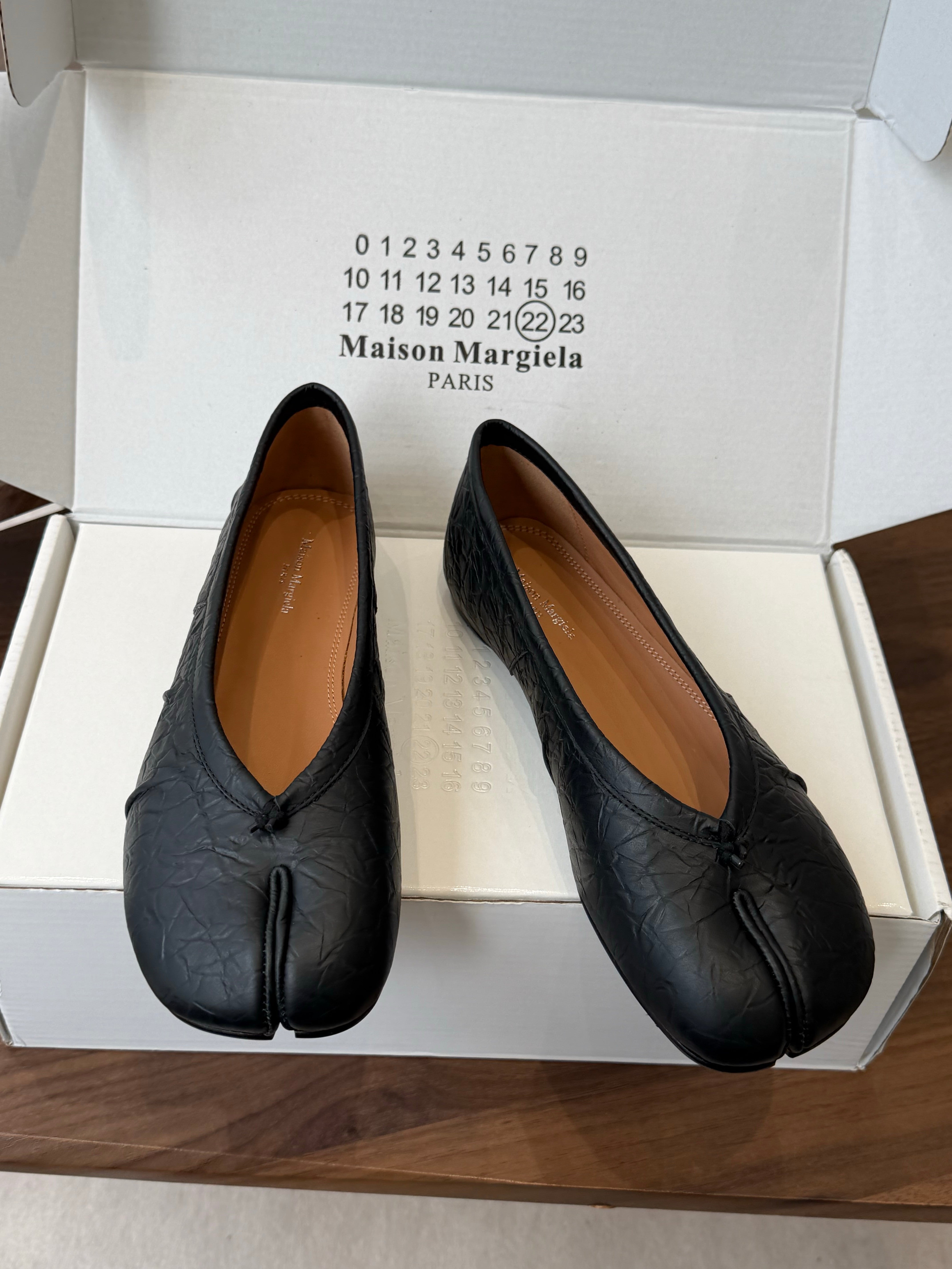 MM6 Split Toe Flat Heel Black Textured Leather 890029