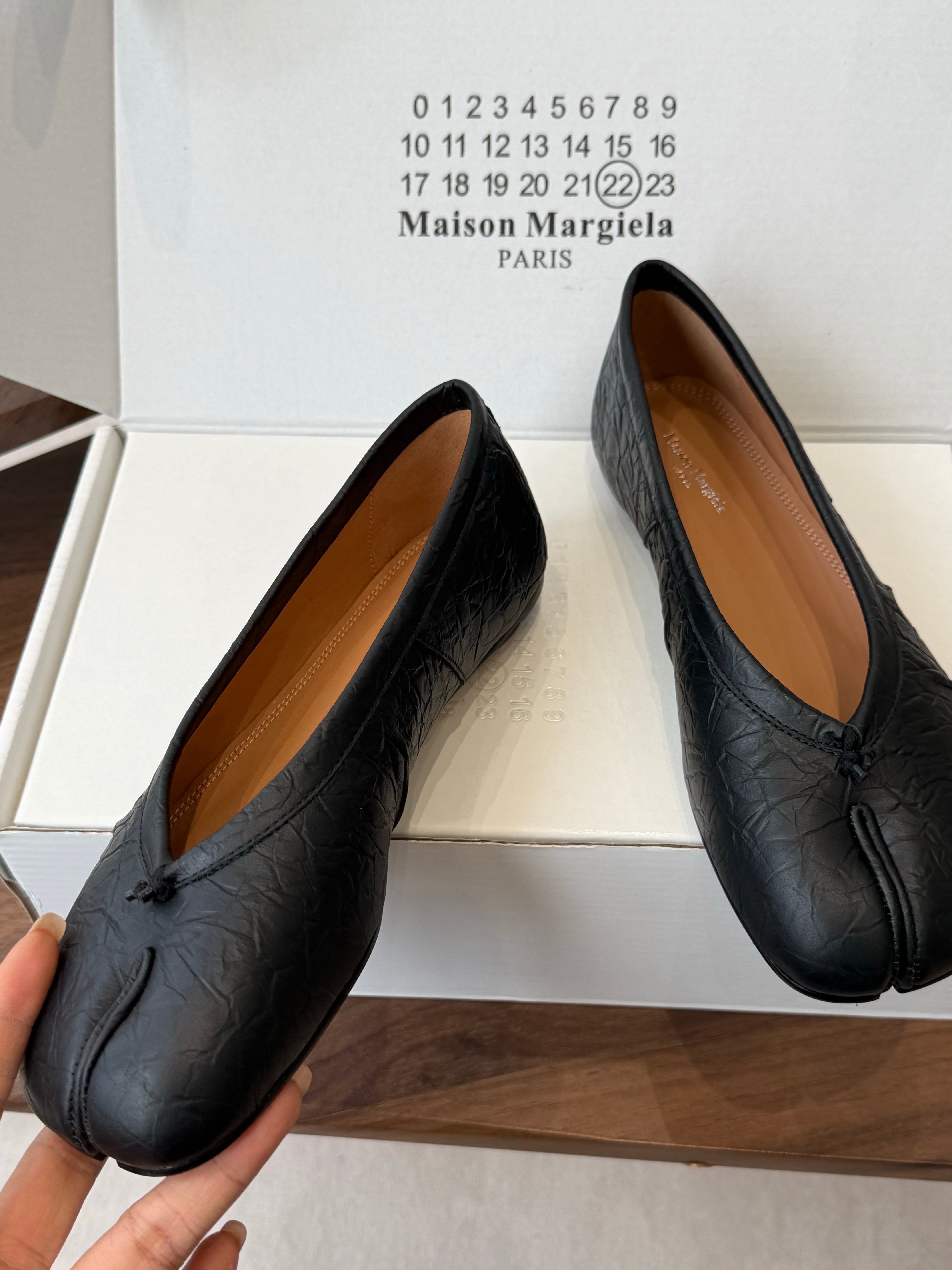 MM6 Split Toe Flat Heel Black Textured Leather 890029