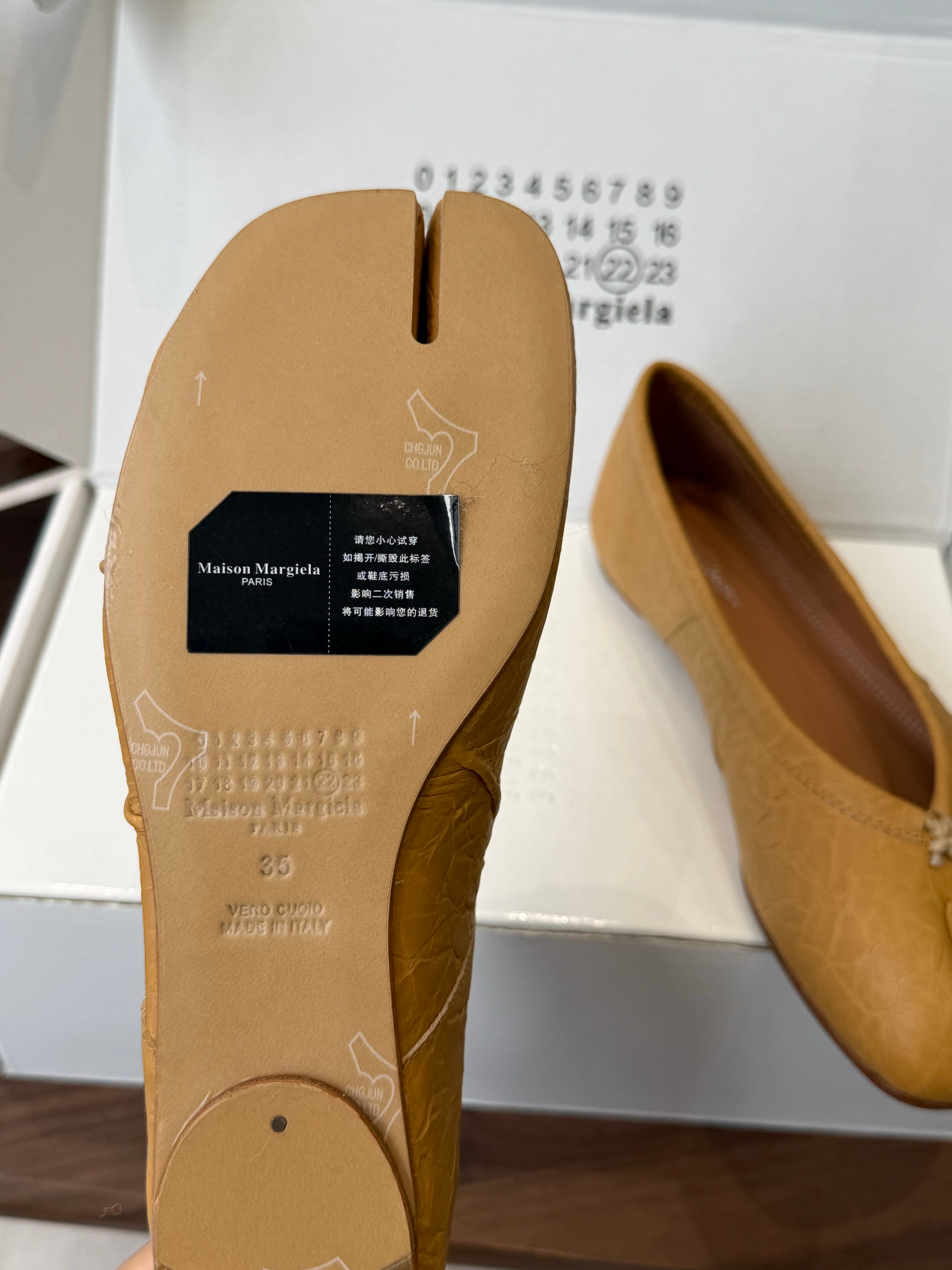 MM6 Split Toe Flat Heel Brown Textured Leather 890030