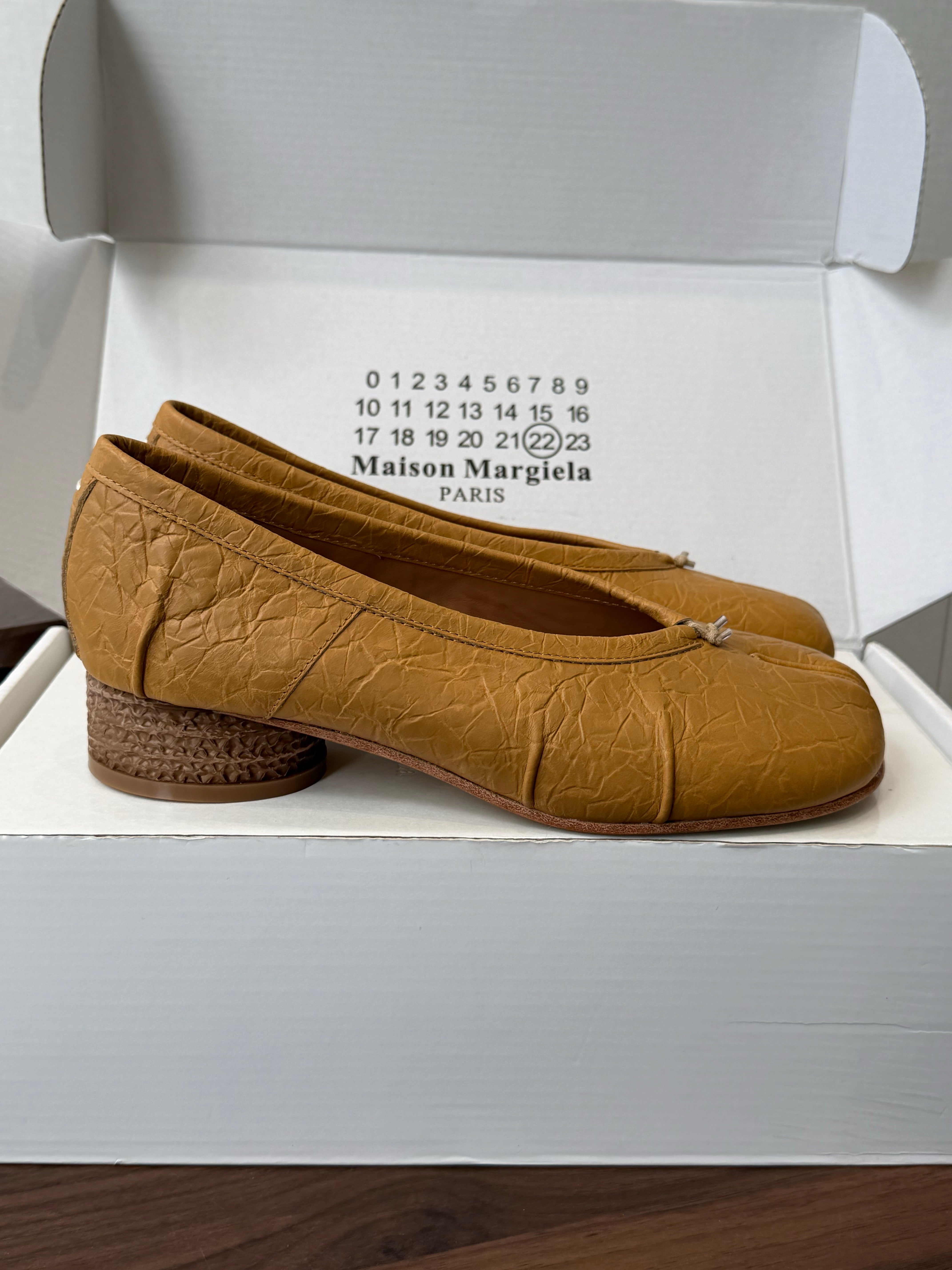 MM6 Split Toe Low Heel 3cm Tan Textured Leather 890032