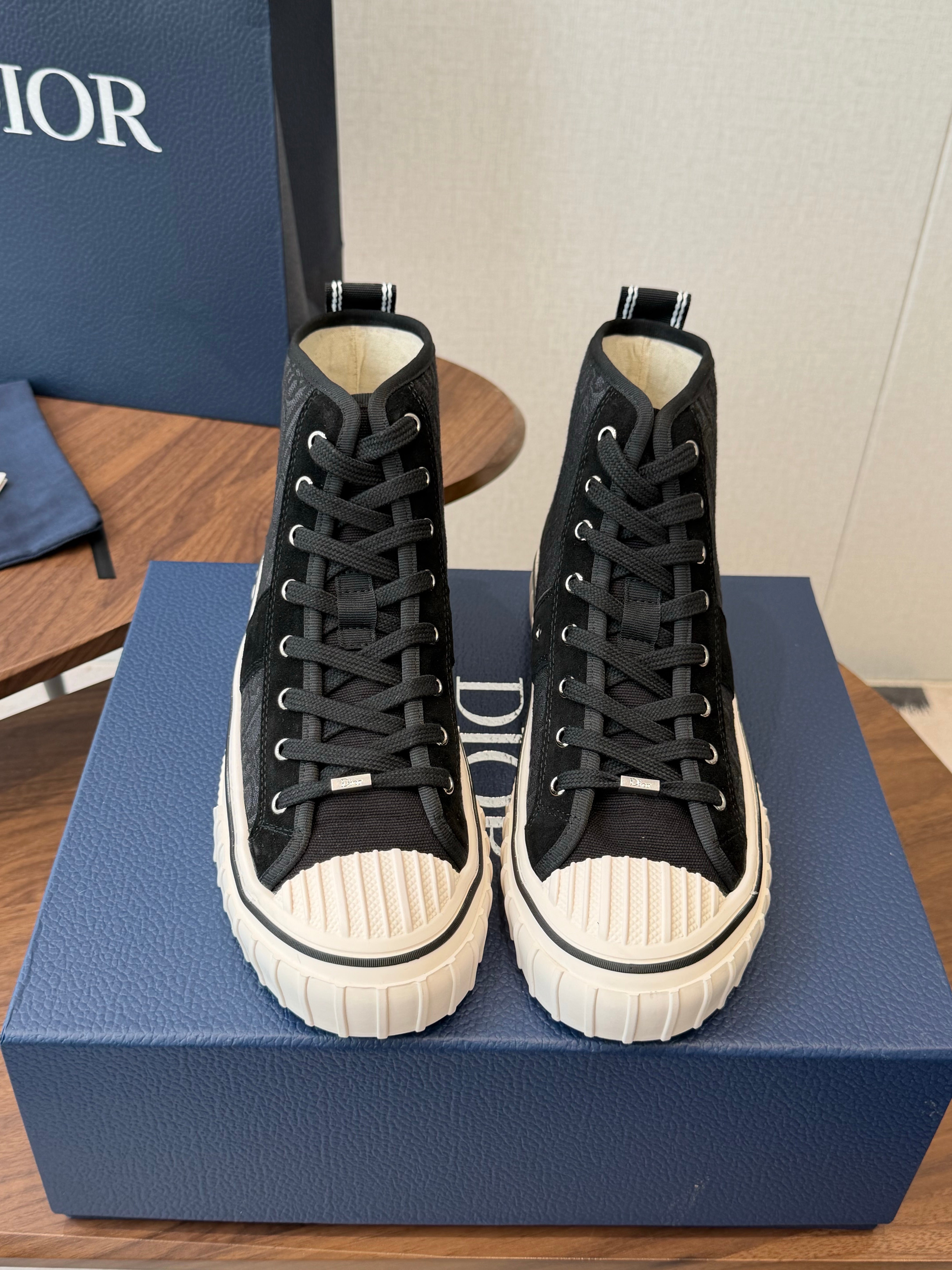 CD 26s Hooper Hight-Top Sneaker Black Canvas 940261