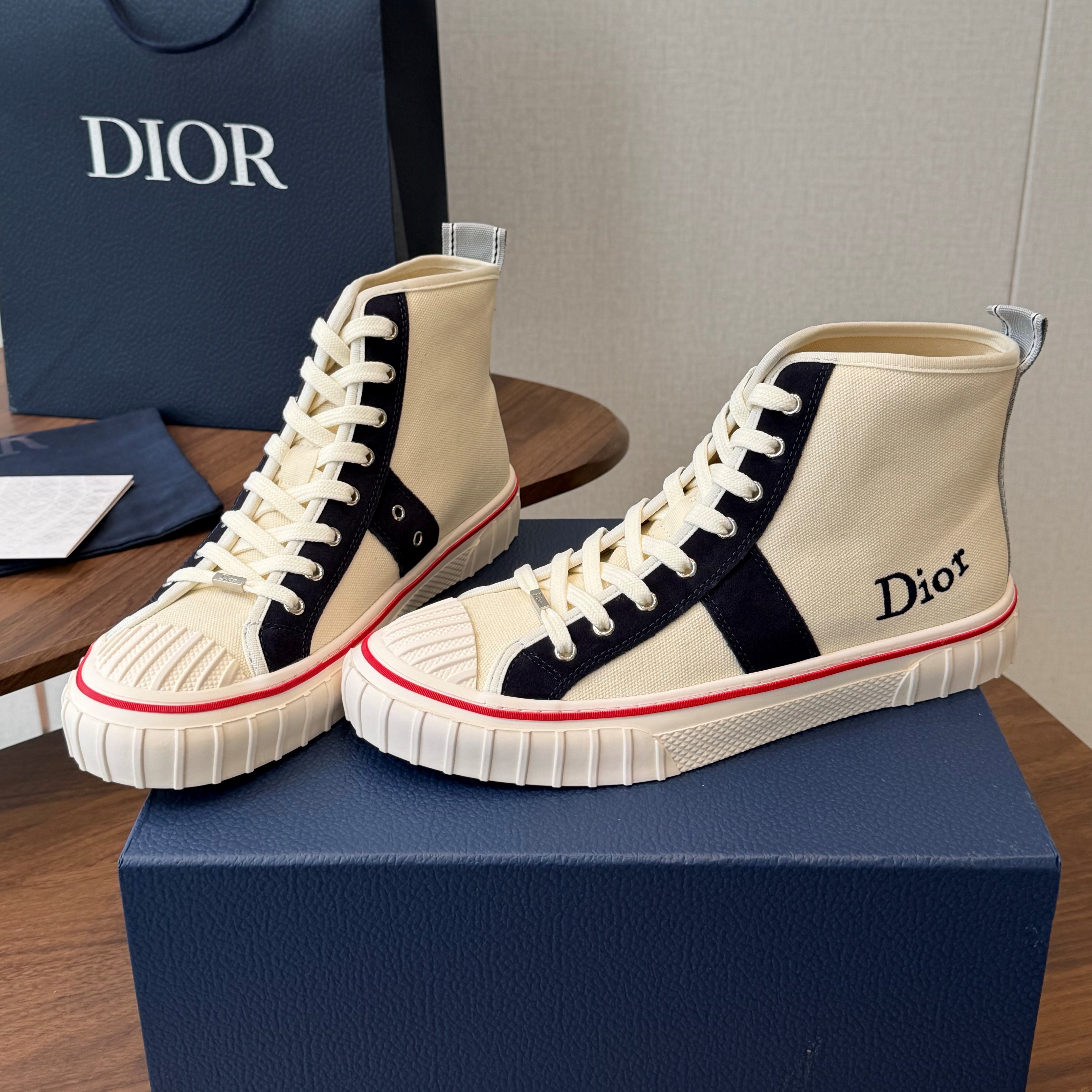 CD 26s Hooper Hight-Top Sneaker Black Beige Canvas 940262