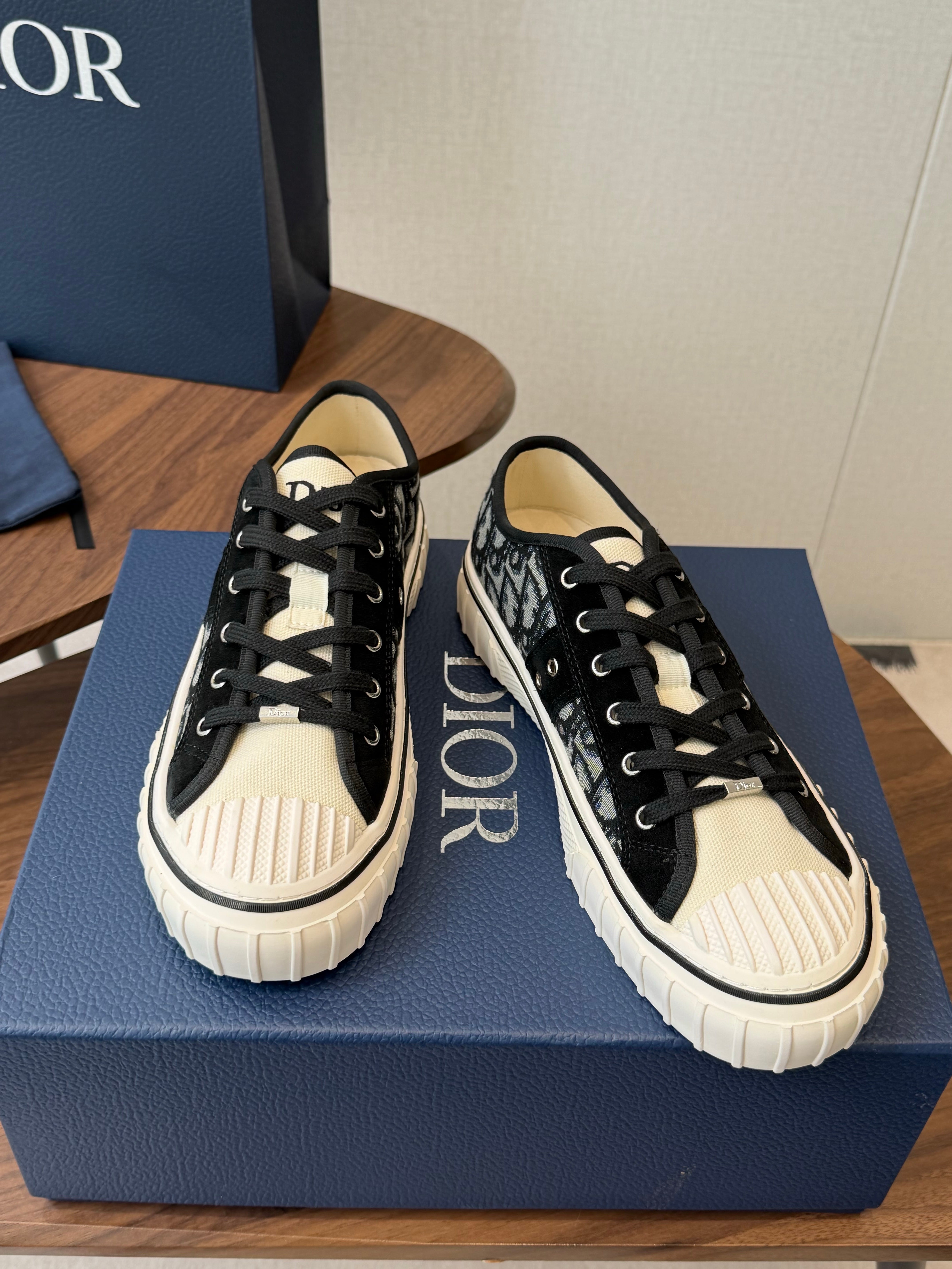 CD 26s Hooper Low-Top Sneaker Black Beige Canvas 940263