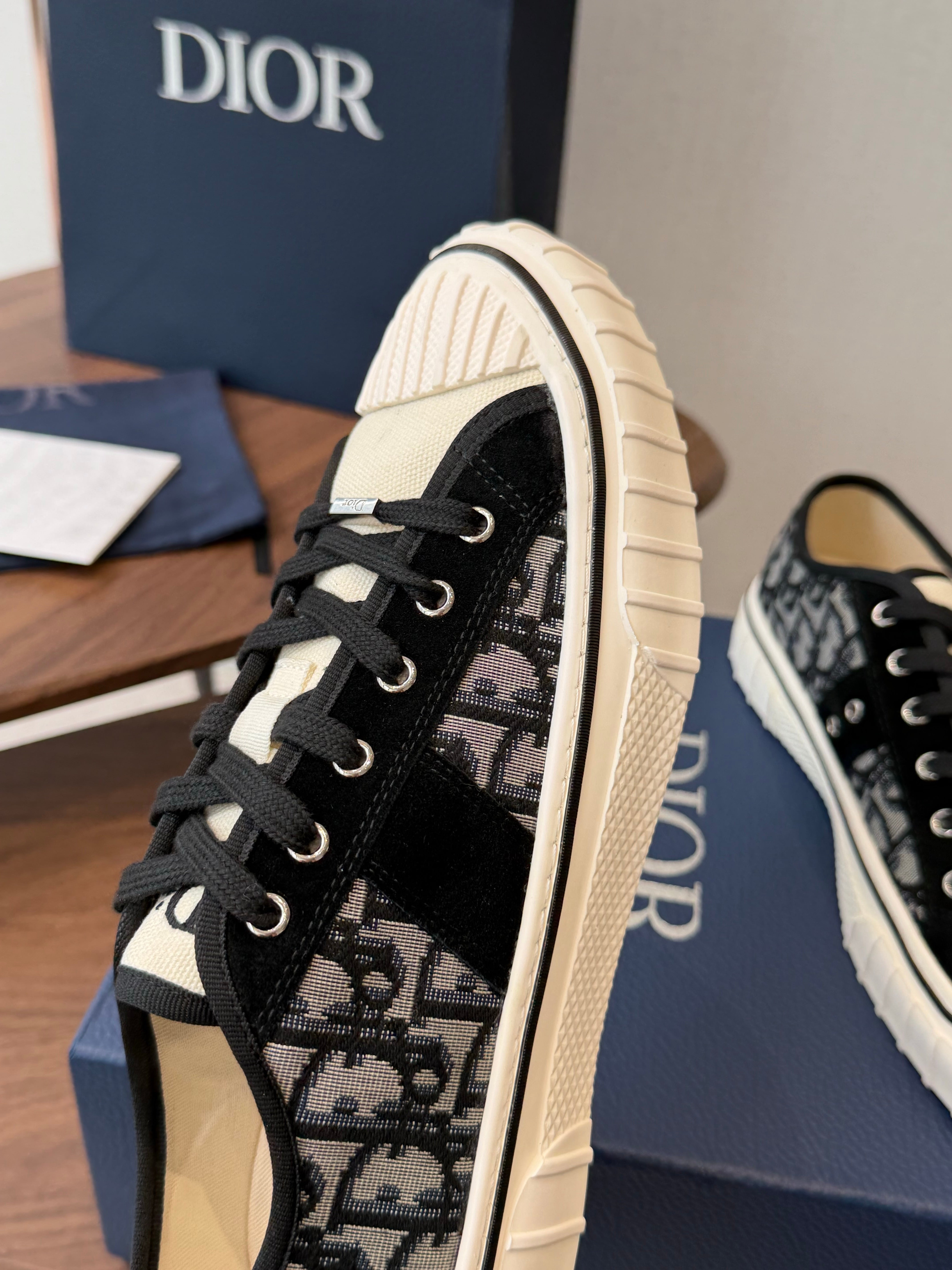 CD 26s Hooper Low-Top Sneaker Black Beige Canvas 940263