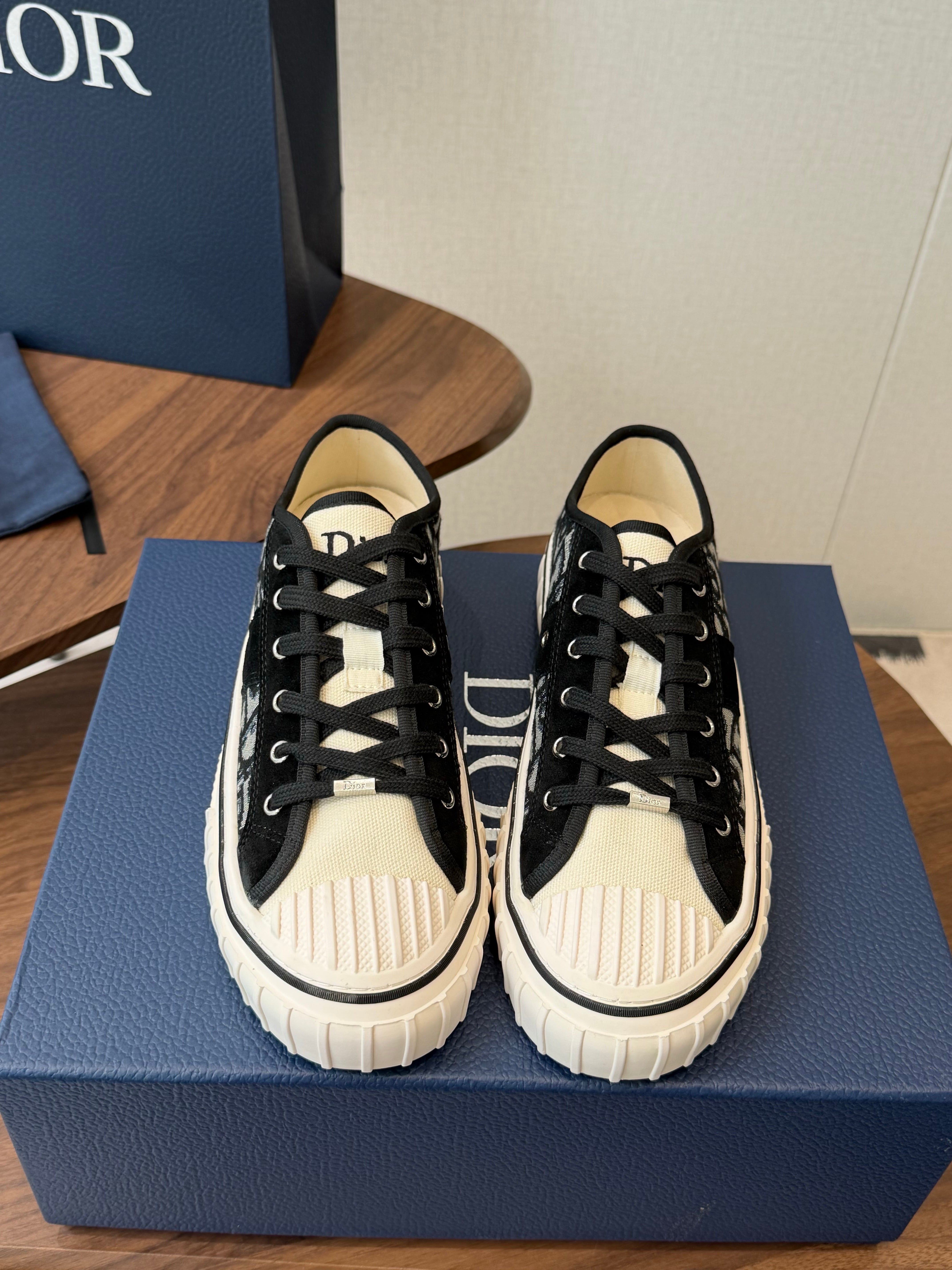 CD 26s Hooper Low-Top Sneaker Black Beige Canvas 940263