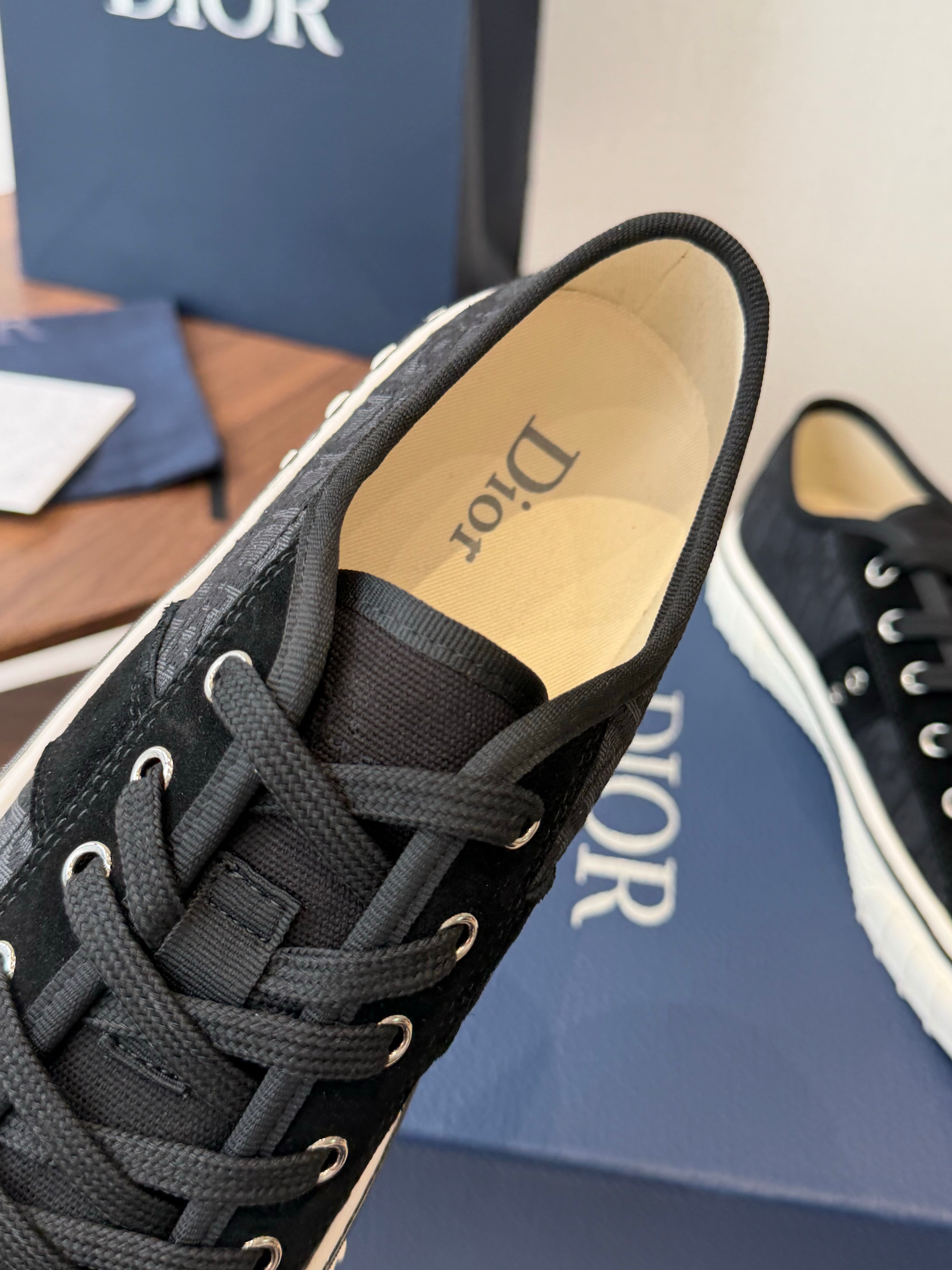 CD 26s Hooper Low-Top Sneaker Black Canvas 940265