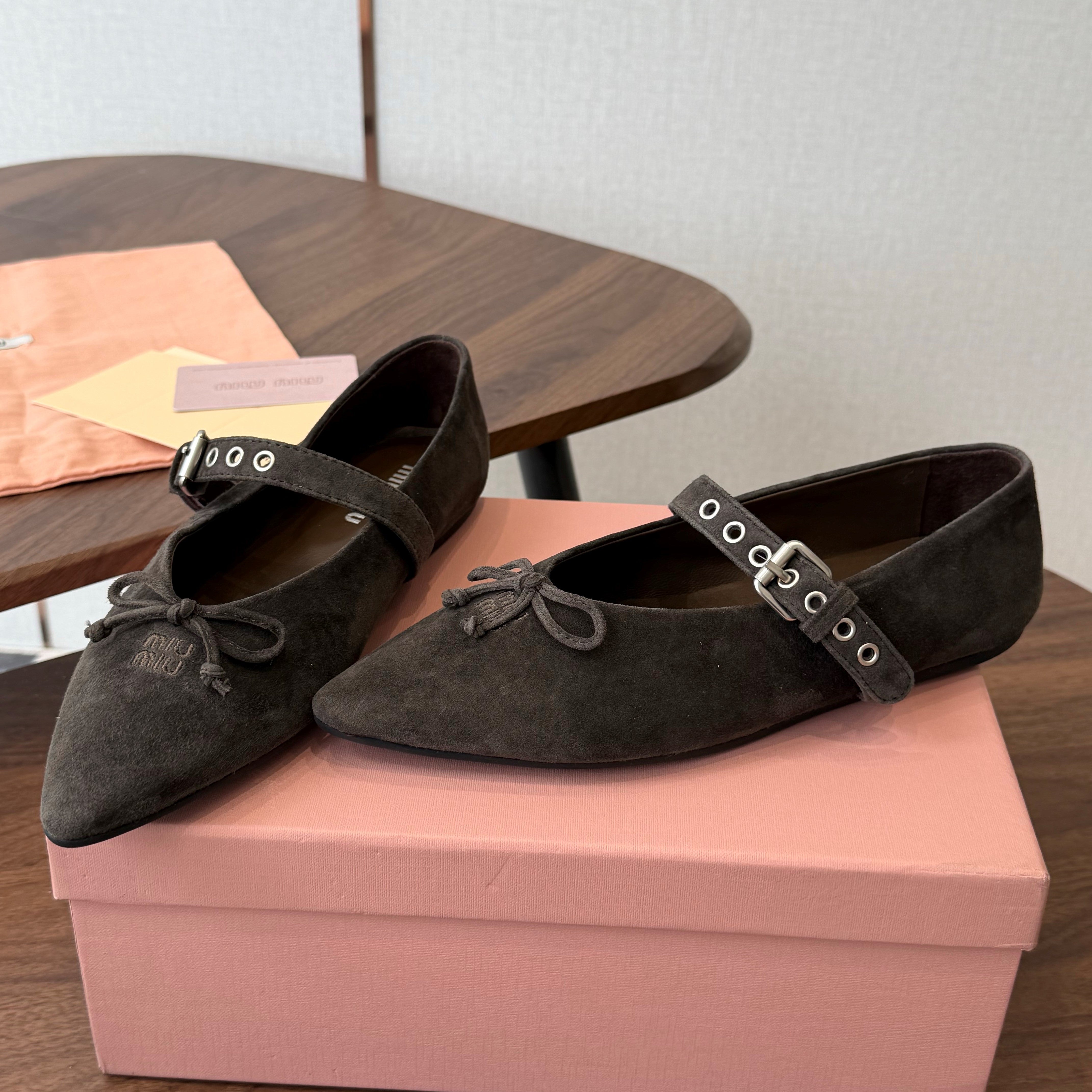 Miu Pointed-Toe Ballerina Flats Taupe Suede 940007