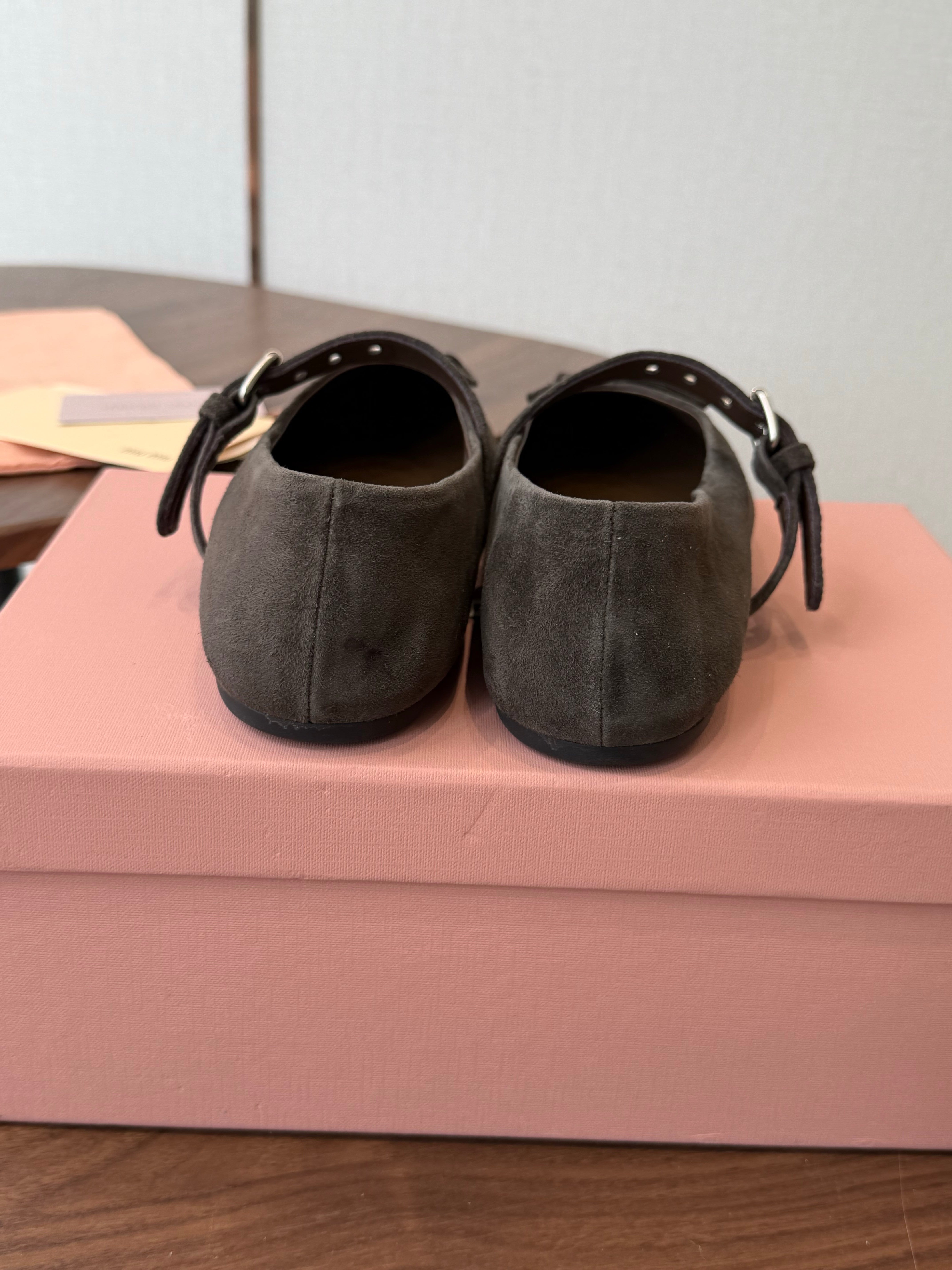 Miu Pointed-Toe Ballerina Flats Taupe Suede 940007