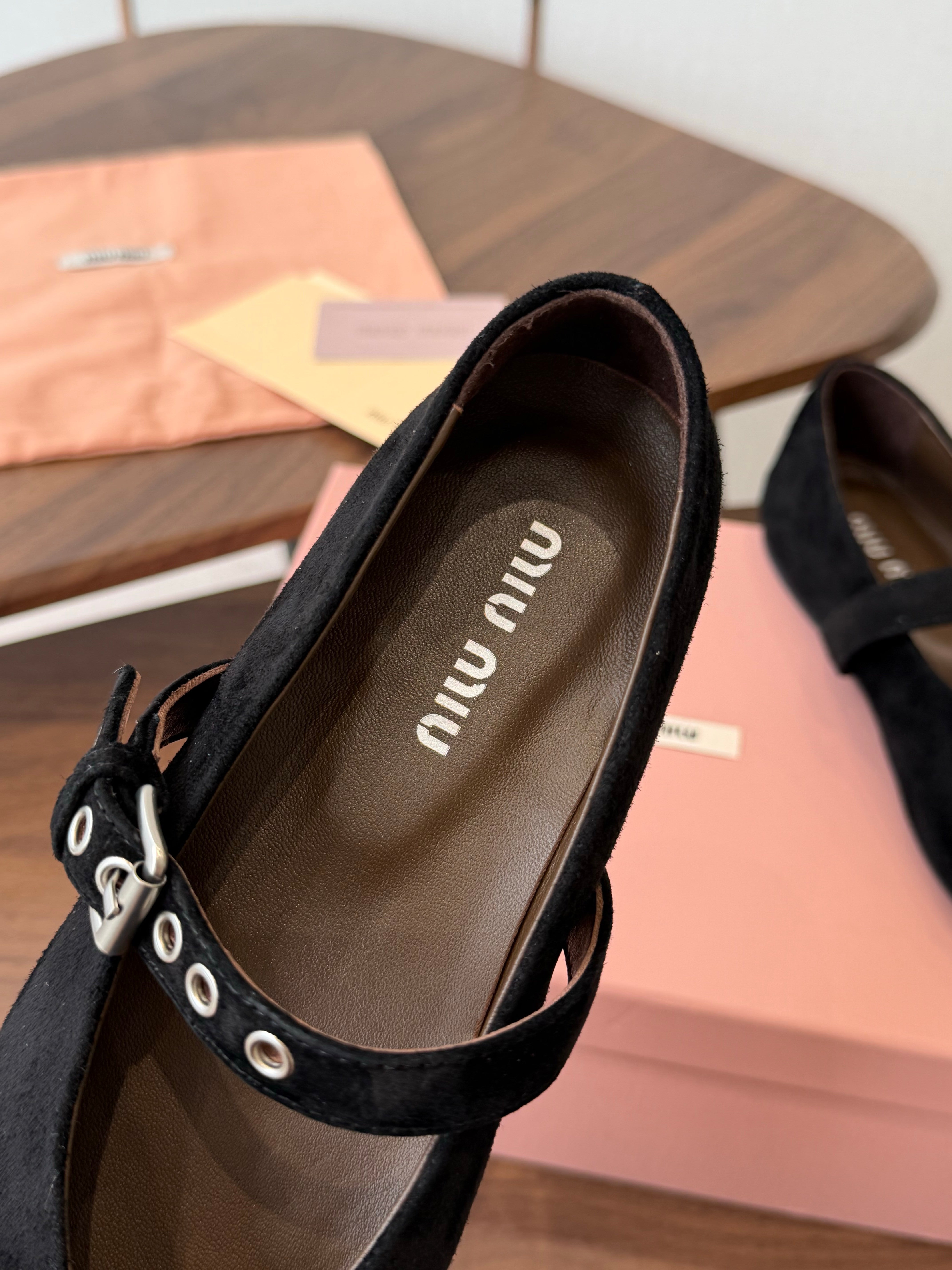 Miu Pointed-Toe Ballerina Flats Black Suede 940008